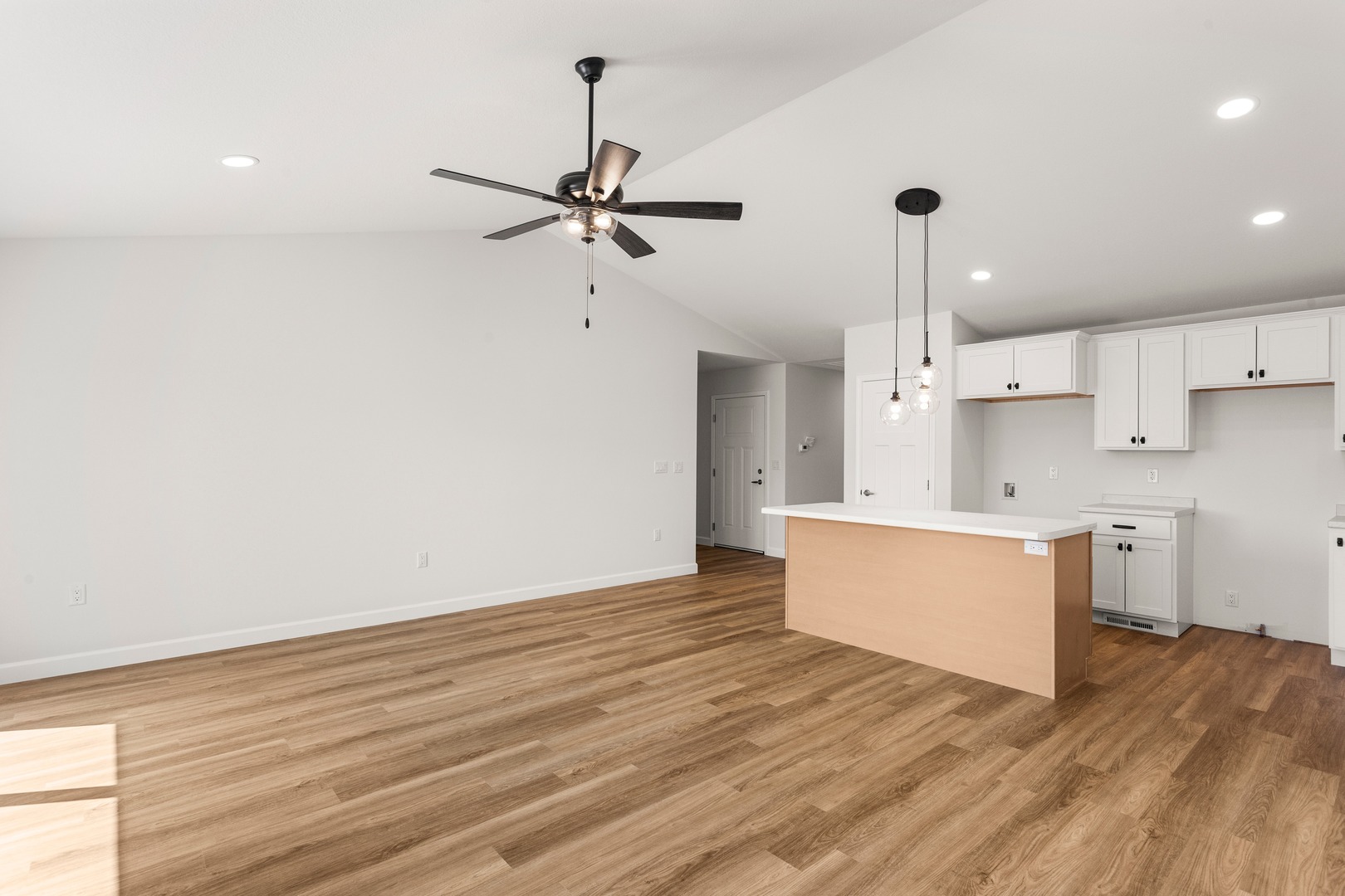 Kitchen/eating area/living room