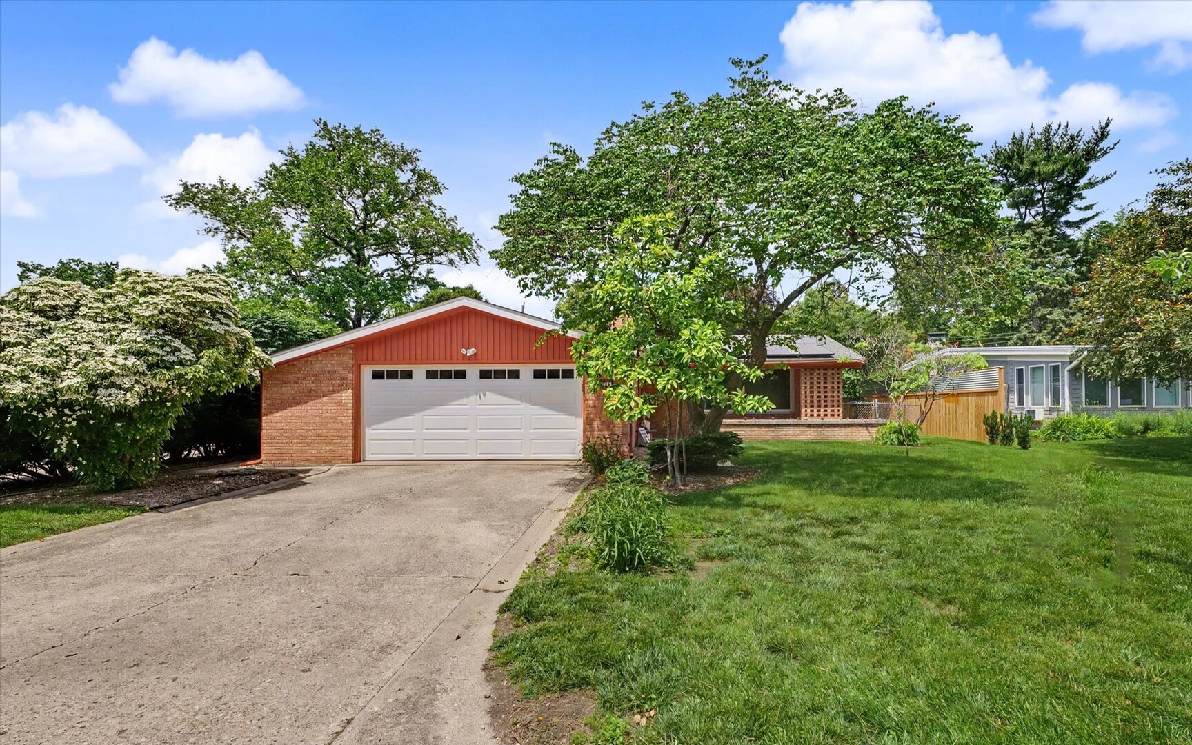Photo of 306 Sunnycrest Court, Urbana, IL