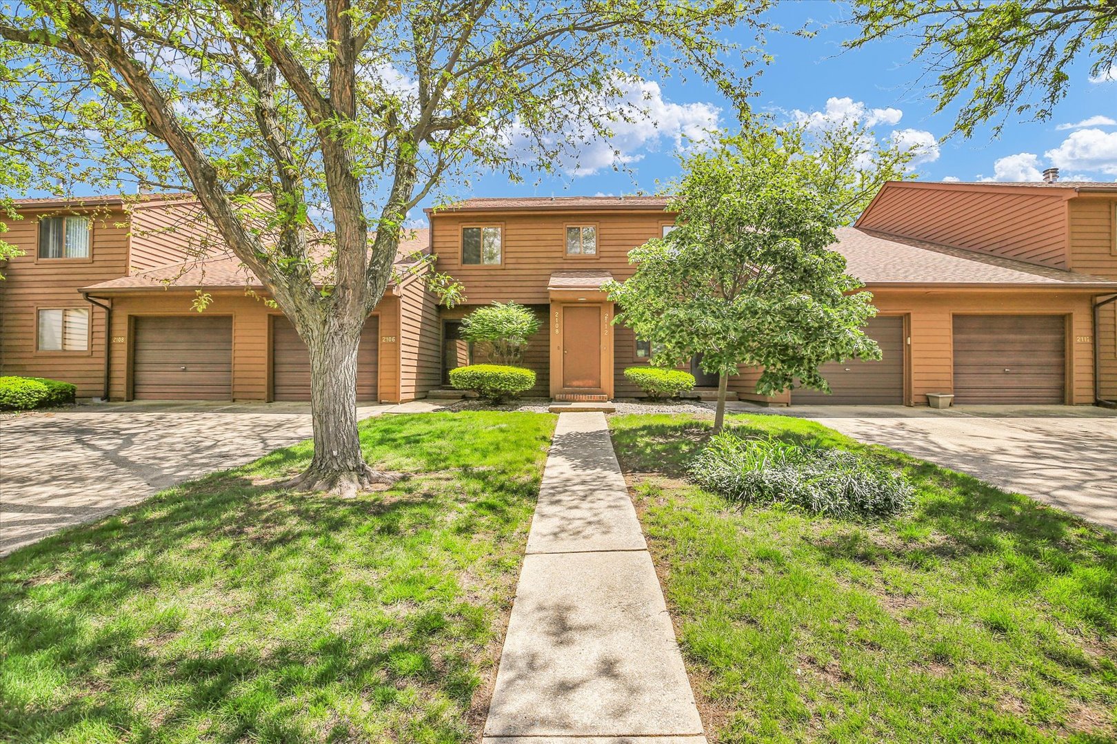Photo of 2108 Sunview Drive #2108, Champaign, IL
