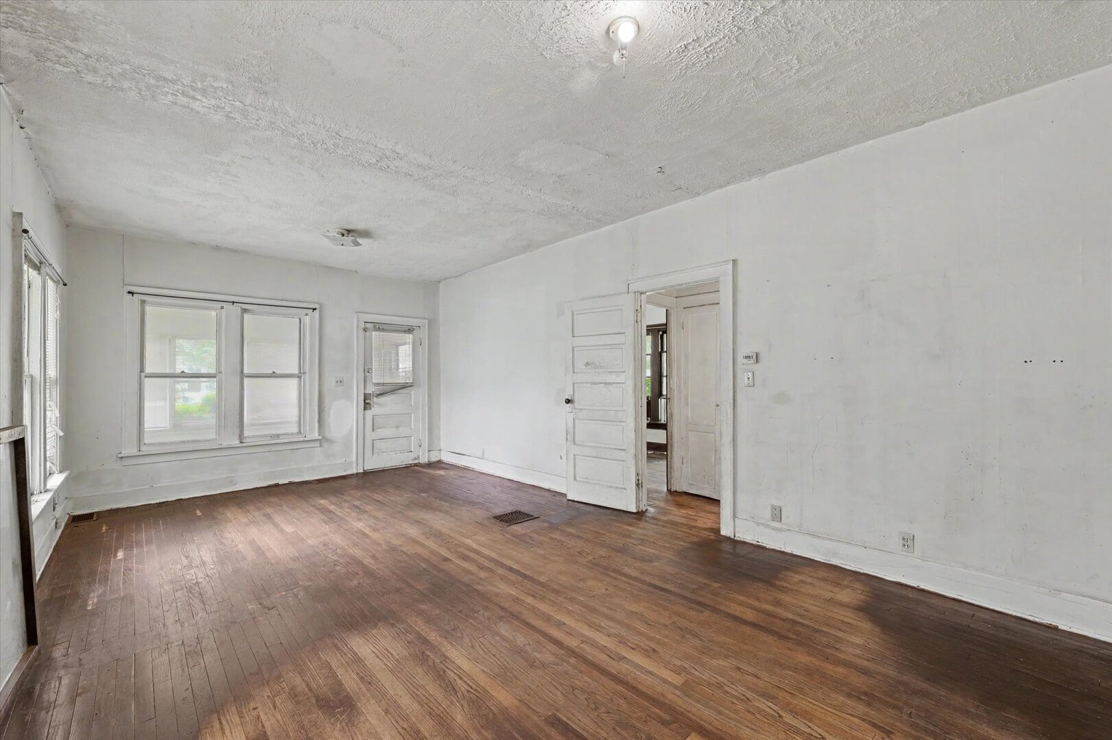 Photo 12 of 402 S Johnson Avenue