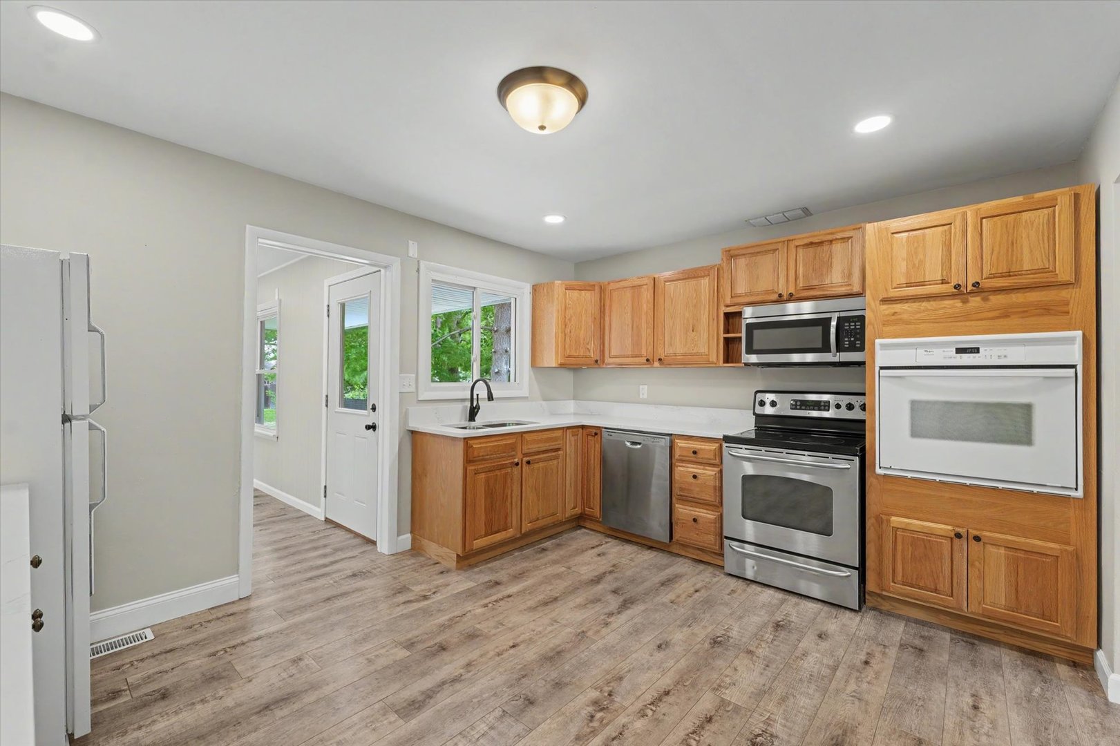 Photo 10 of 806 E Ethel Street