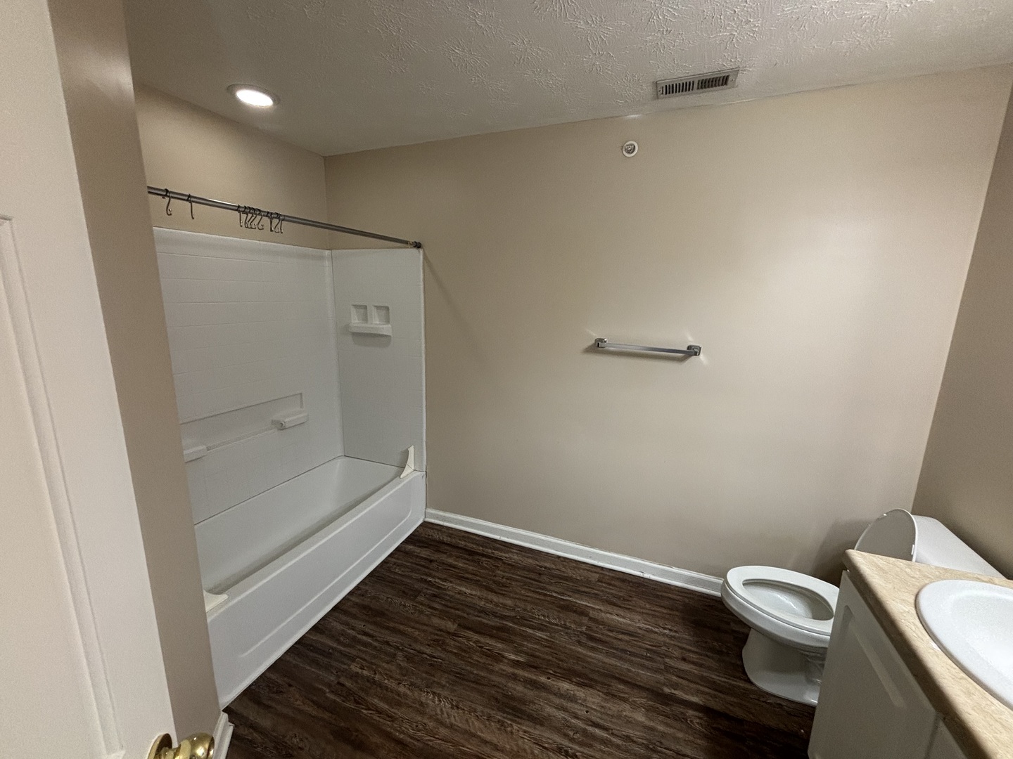 Photo 5 of 1901 N Lincoln Avenue #311