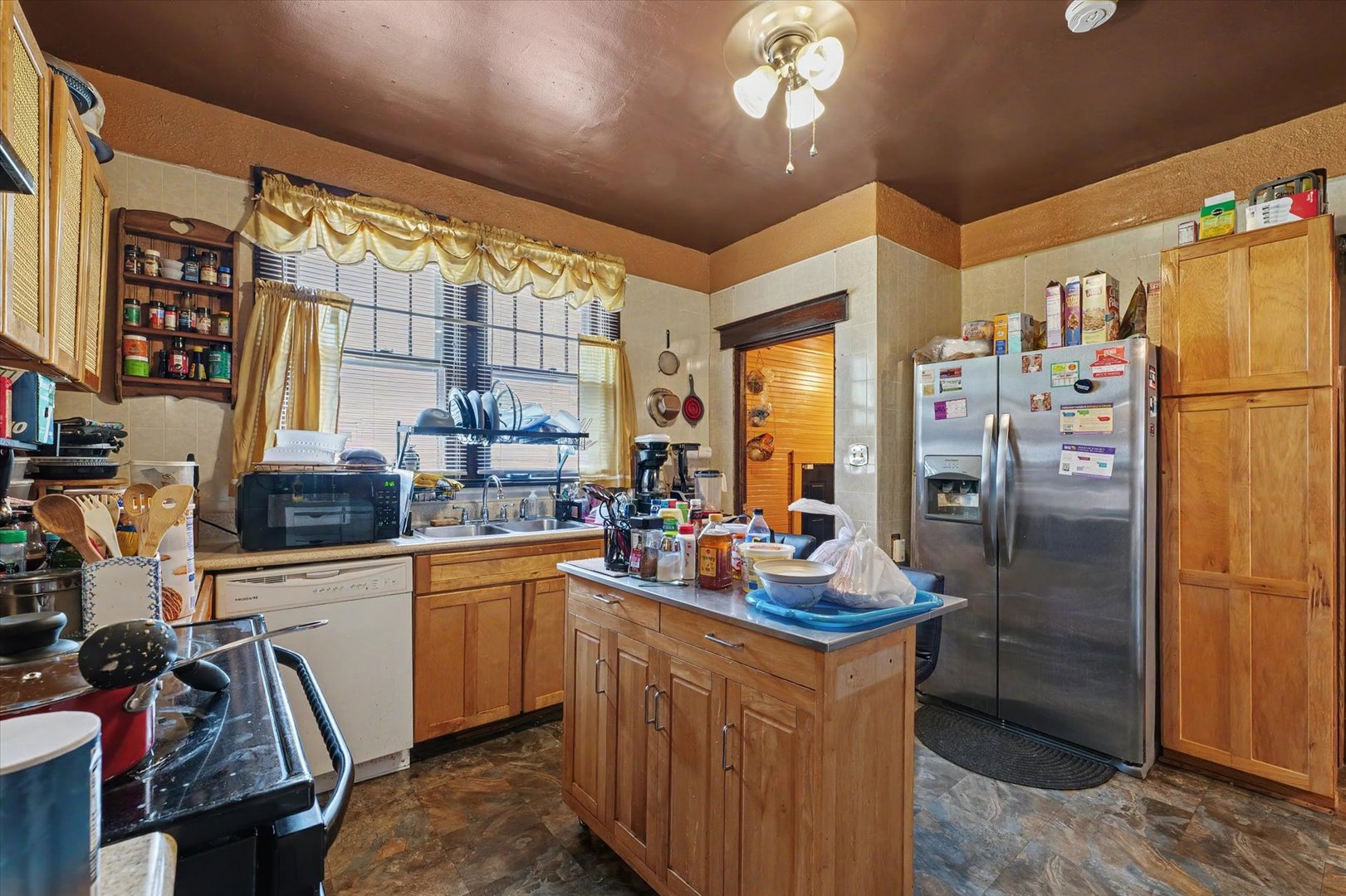 Photo 9 of 212 E Hill Street