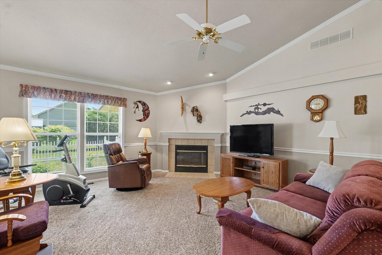 Photo 5 of 1507 E Grand Avenue