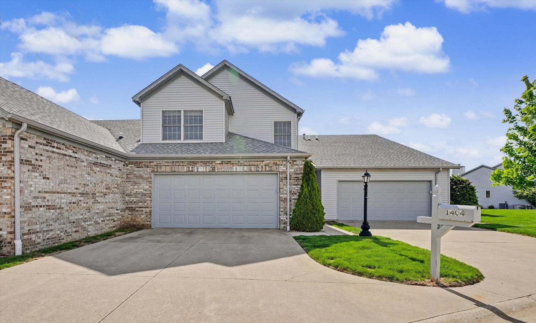 Photo of 1404 Quail Run Drive, Savoy, IL
