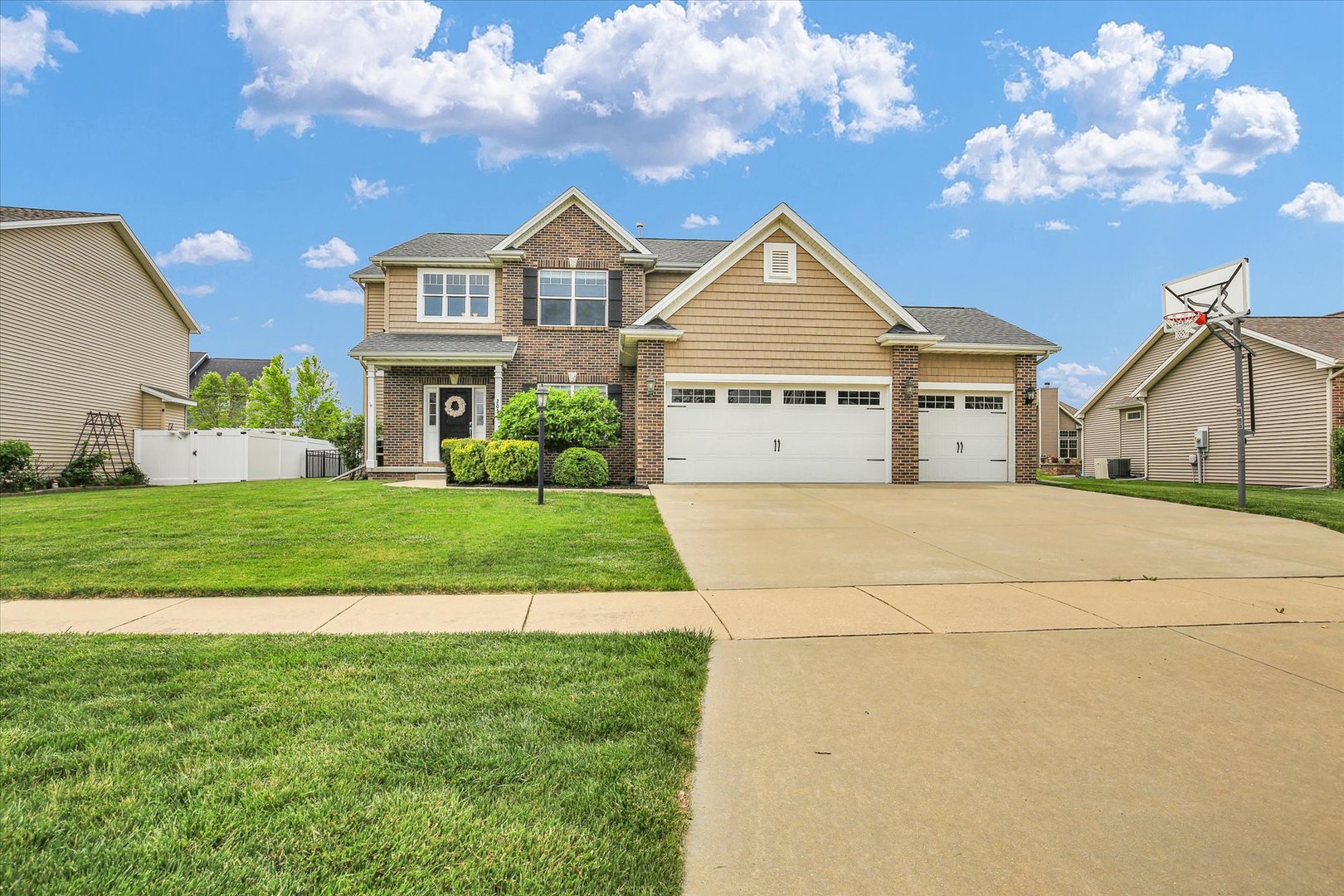 Photo of 205 Independence Drive, Savoy, IL