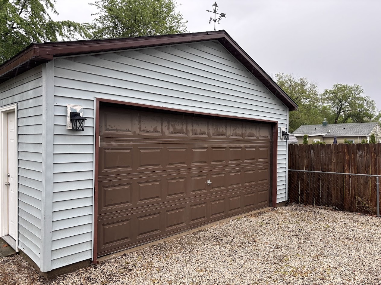 Photo 2 of 1081 Eastview Drive
