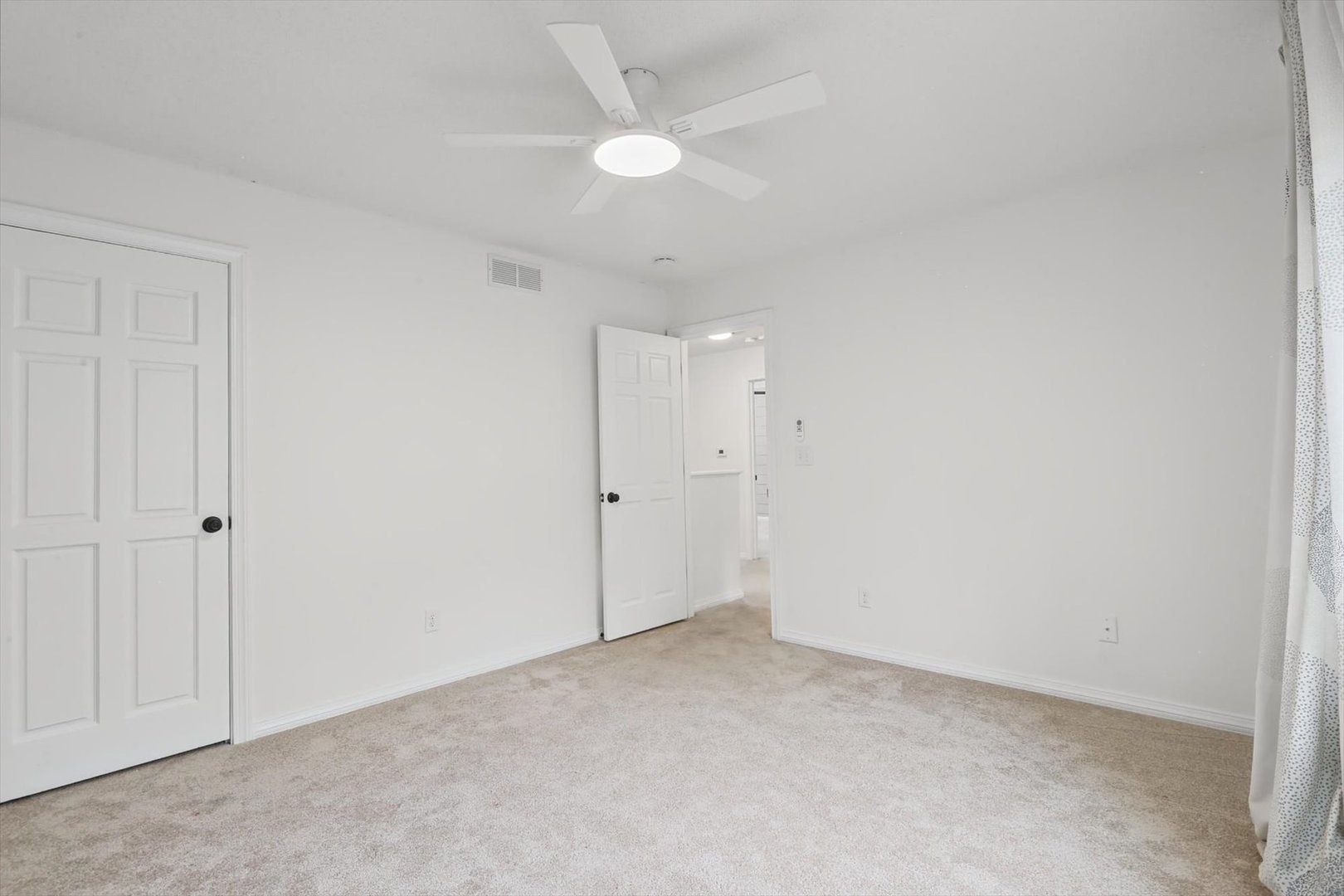 Ceiling fan w/ remote