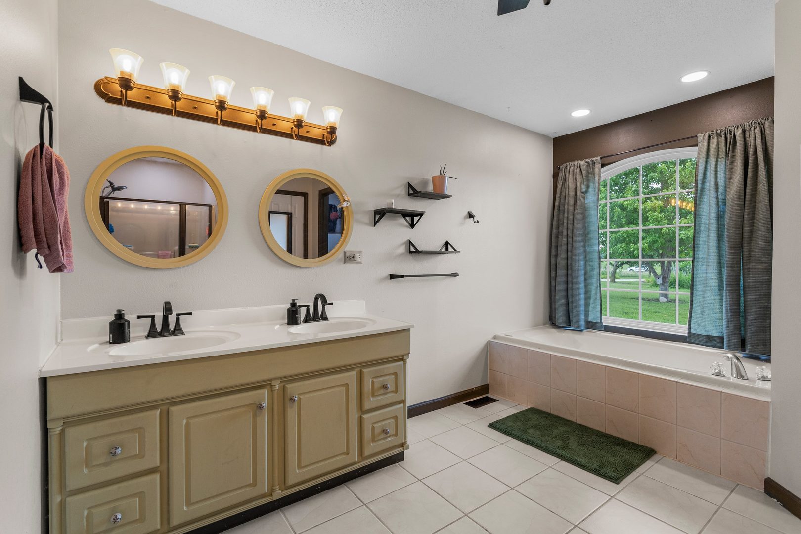 Property photo 35
