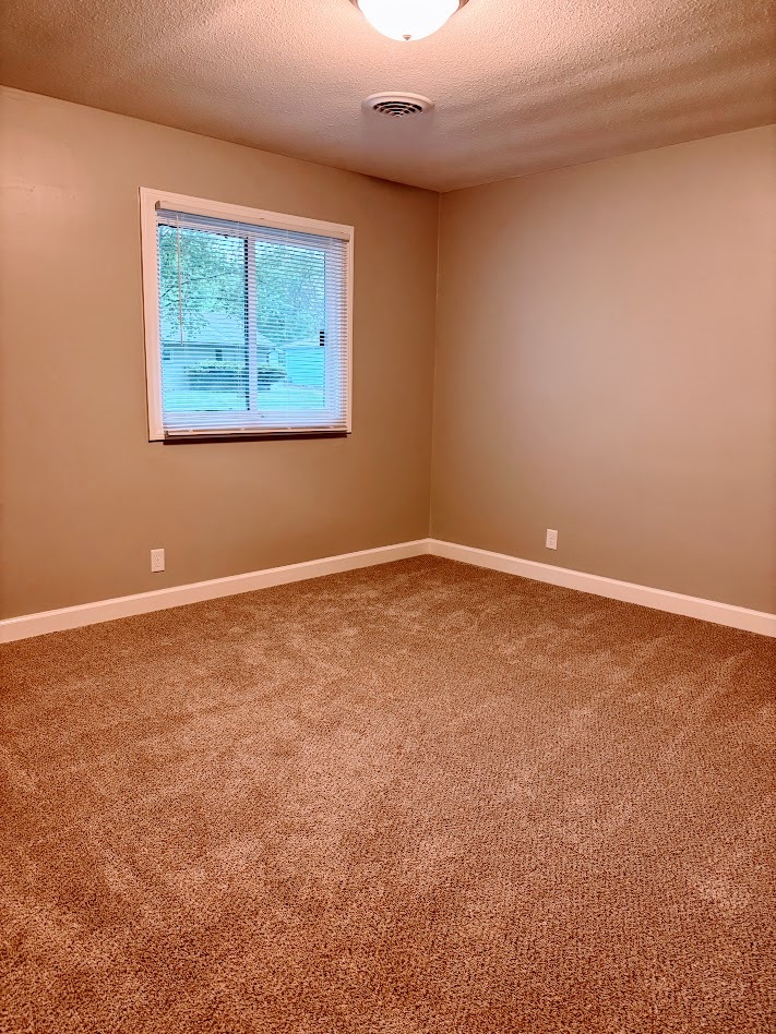 Photo 3 of 1081 Eastview Drive