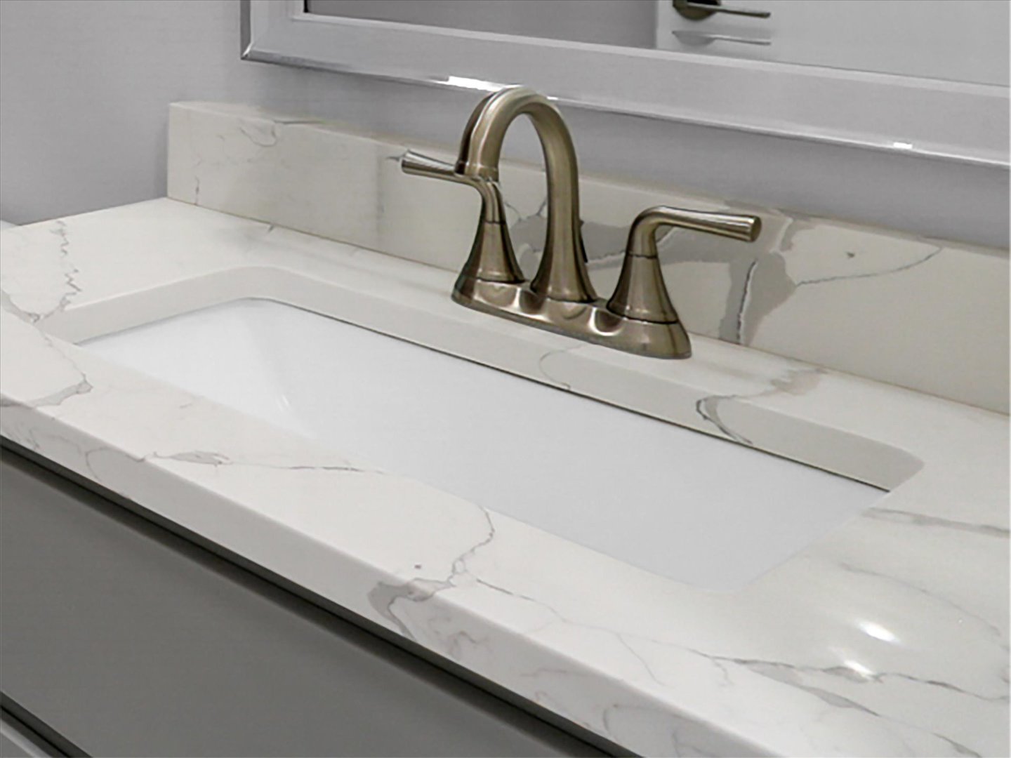 Full bathroom on main level