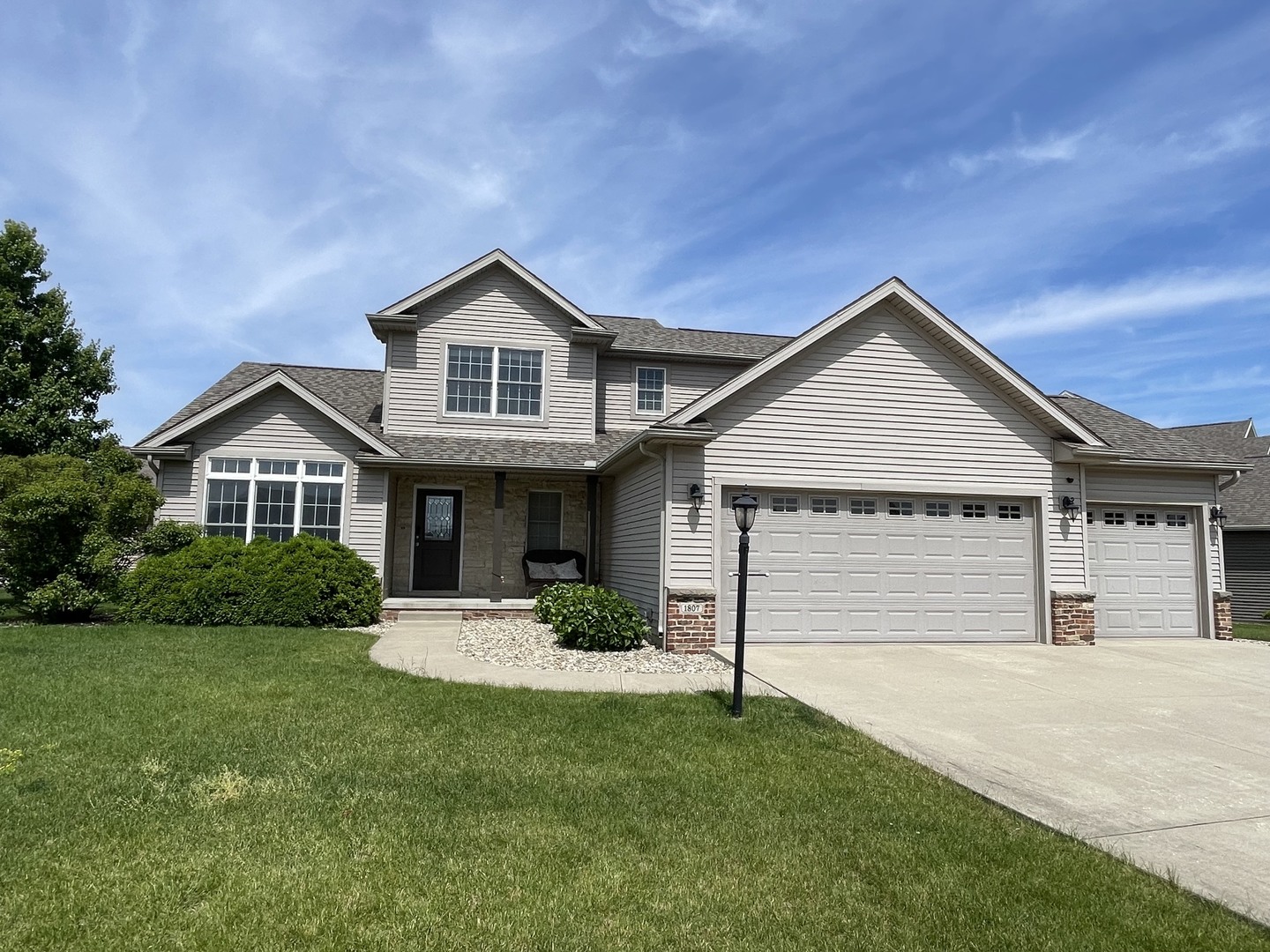 Photo 2 of 1807 Horizon Court