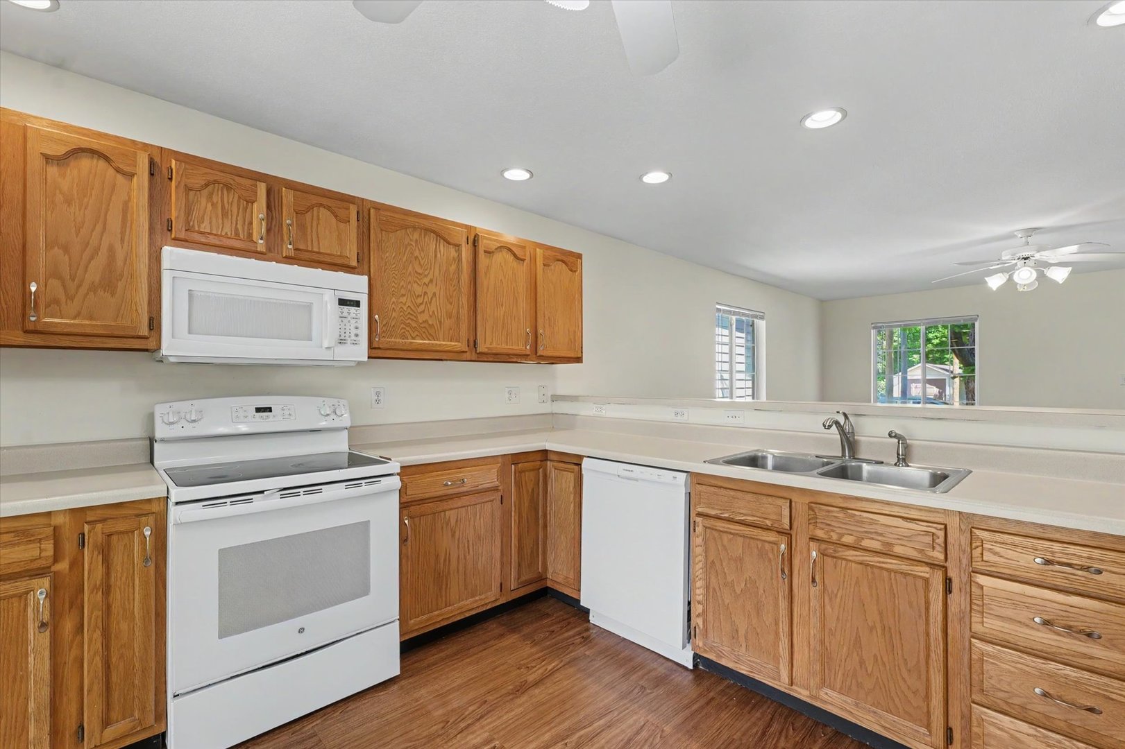 Photo 12 of 905 S Cottage Grove Avenue