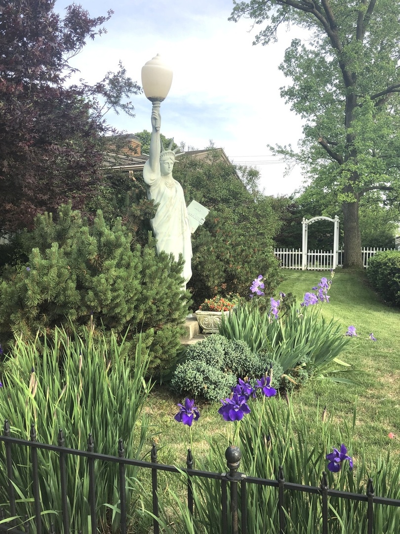 8 foot Statue of Liberty in front yard