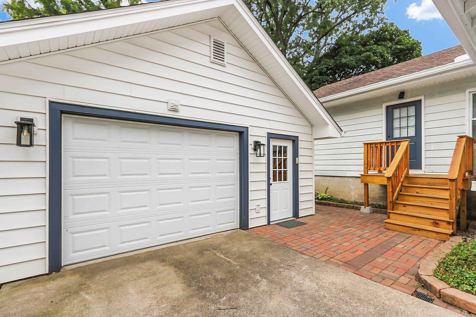 Oversized 1.5 Car garage