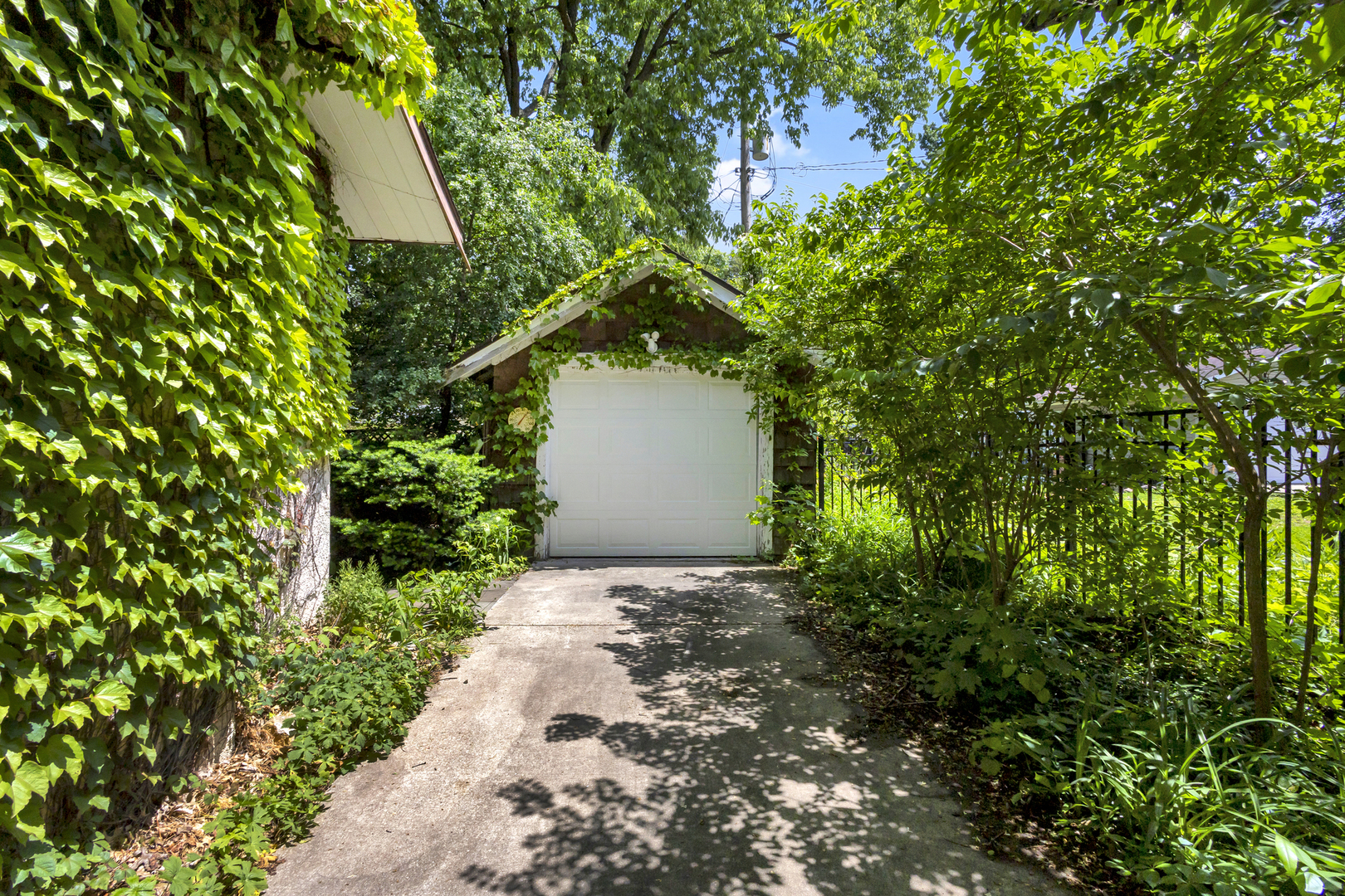 Photo 2 of 1004 S Orchard Street