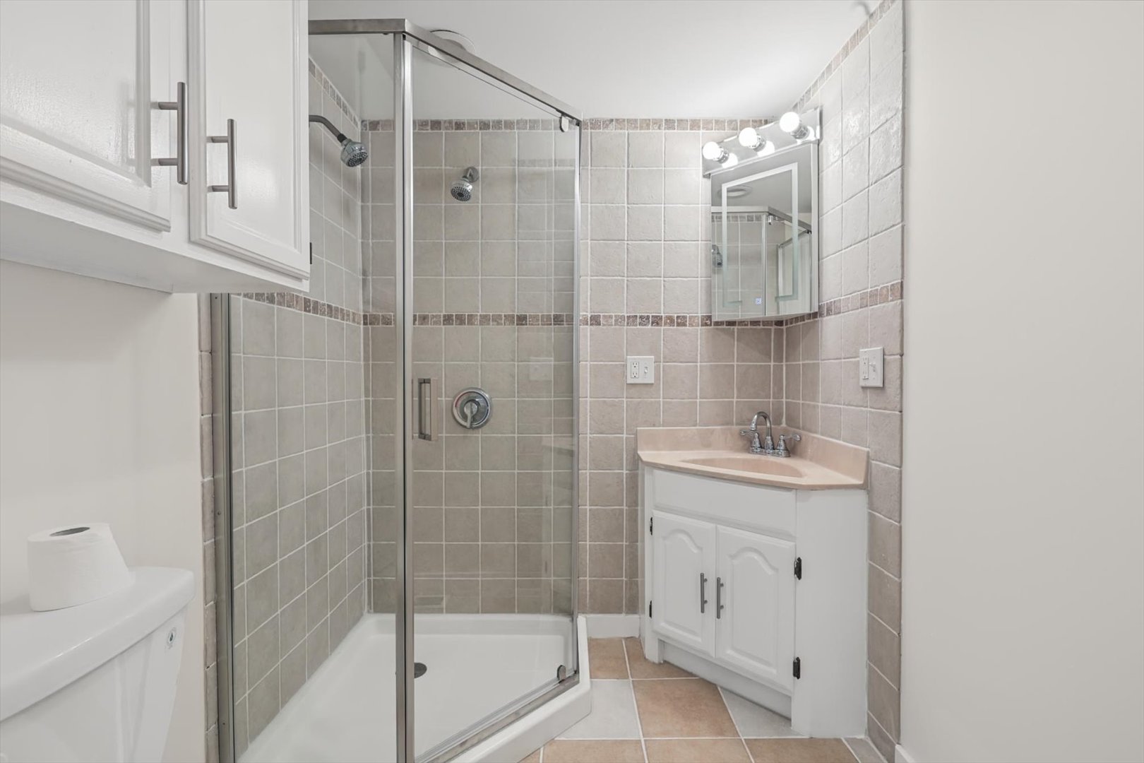 Main floor full bath
