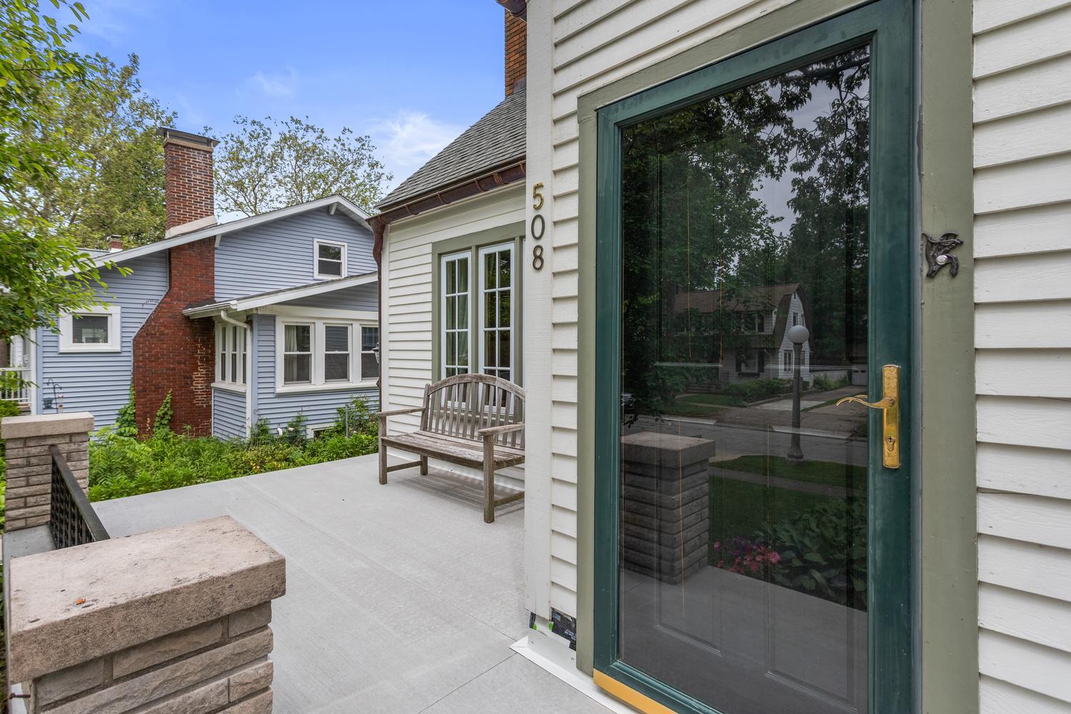 Photo 5 of 508 W Vermont Avenue