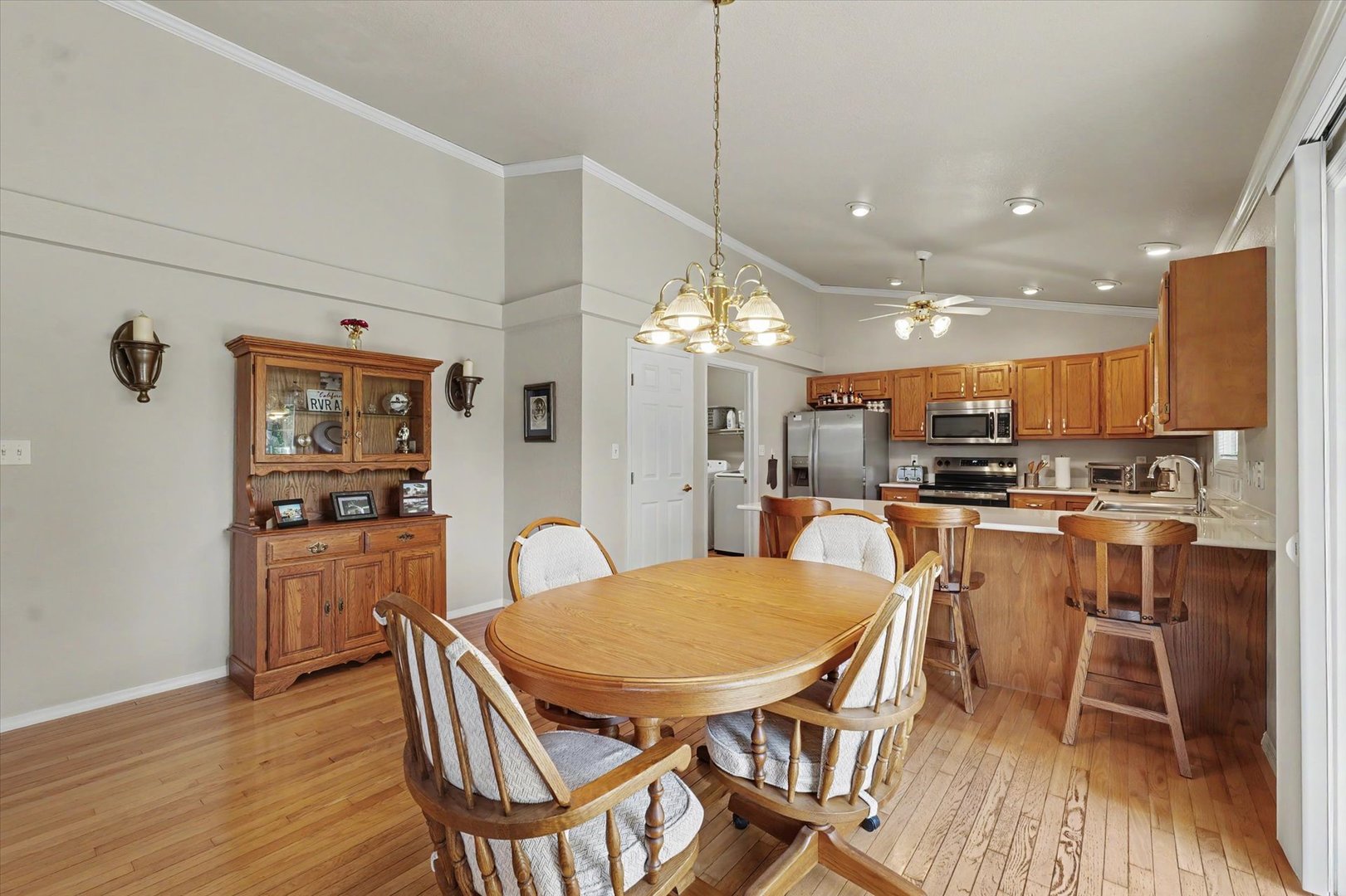 Photo 9 of 1507 E Grand Avenue