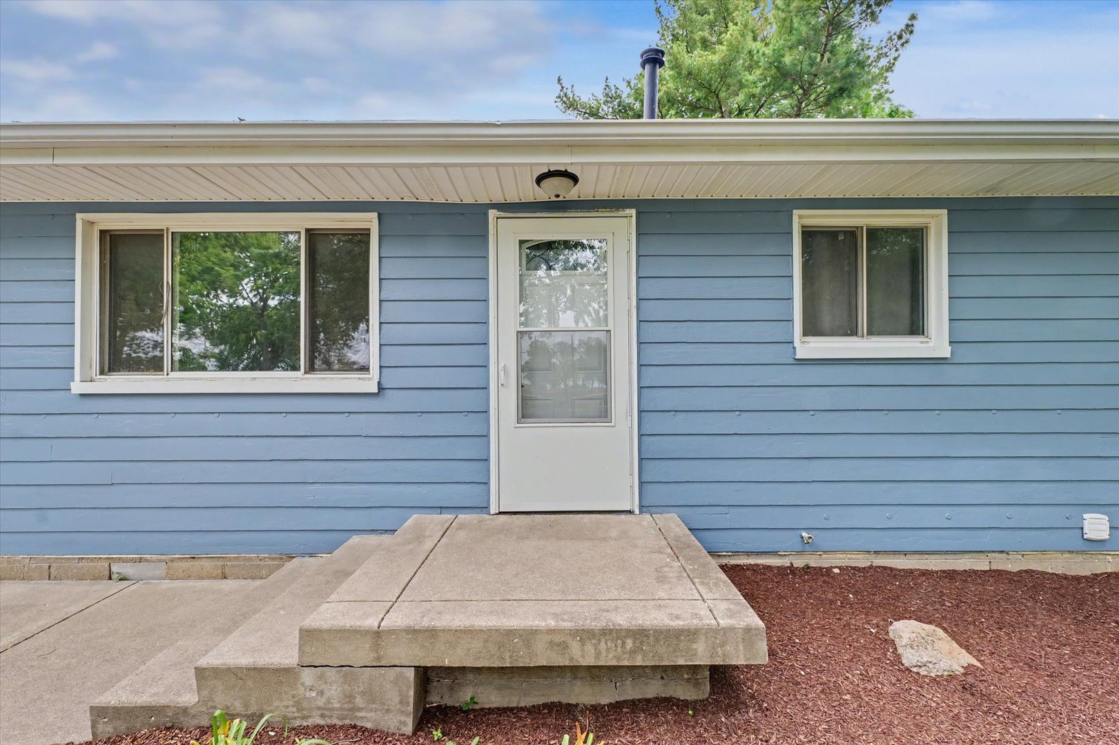 Photo 2 of 806 E Ethel Street