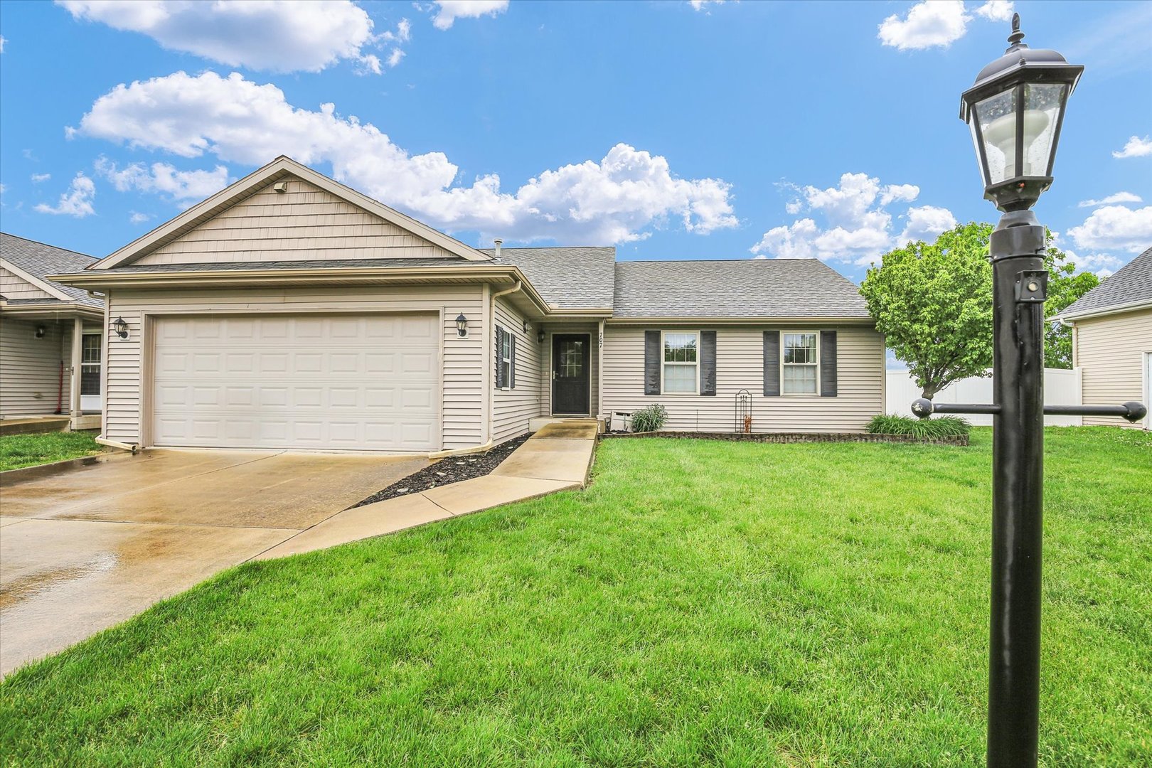 Photo of 707 Chickory Drive, Champaign, IL
