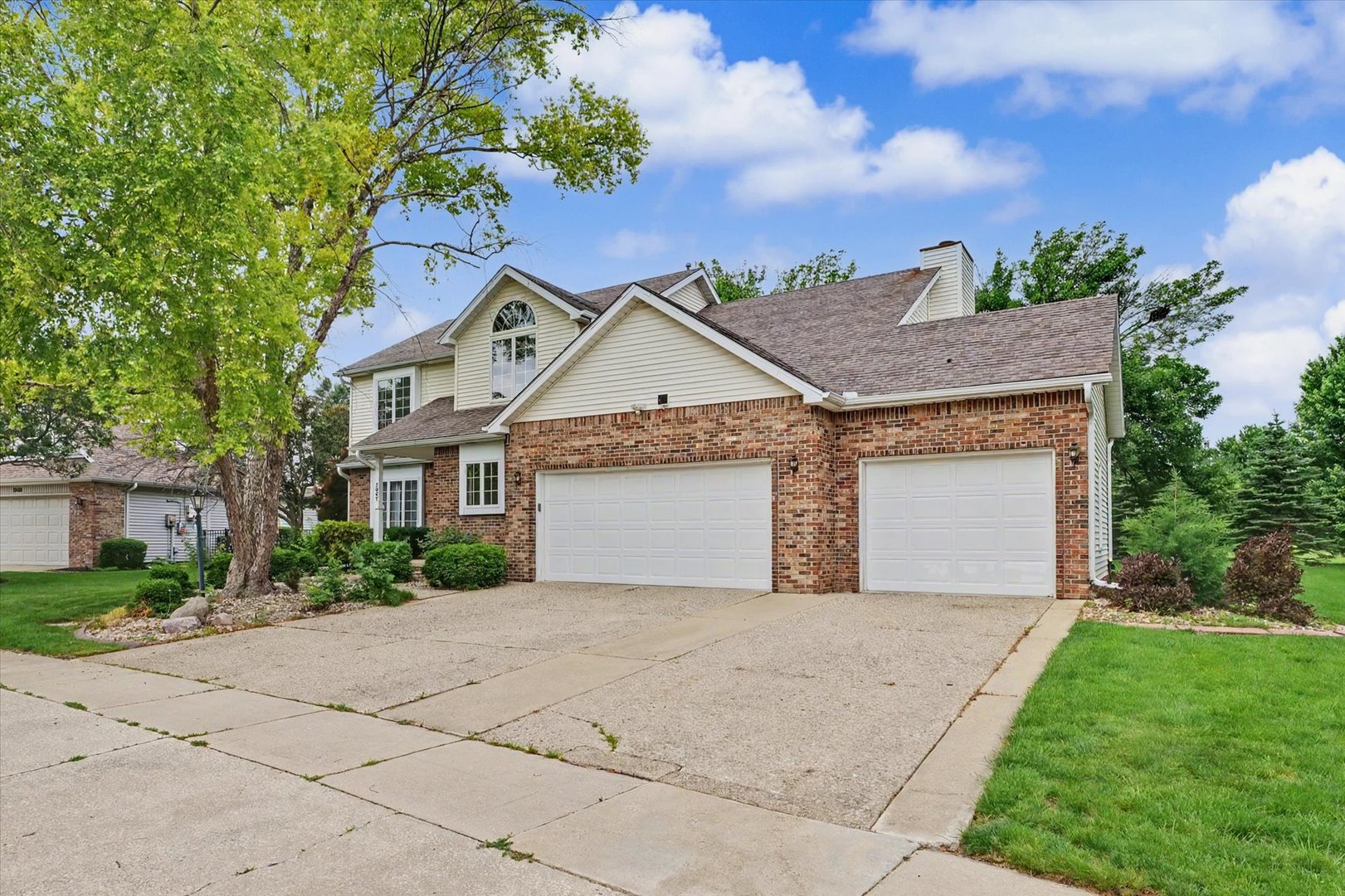 Photo 2 of 2807 Cherry Hills Drive