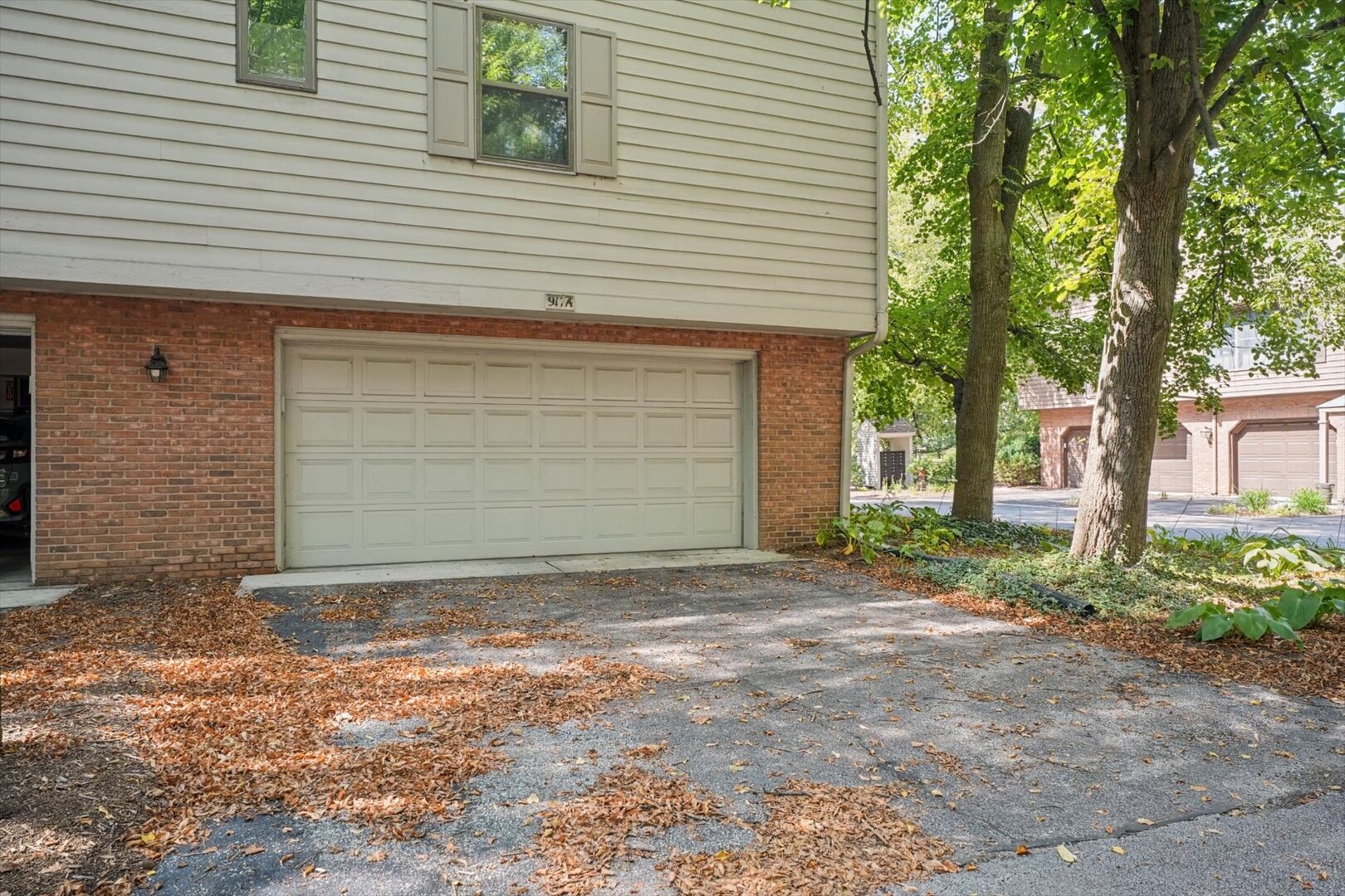 917A attached 2 car garage
