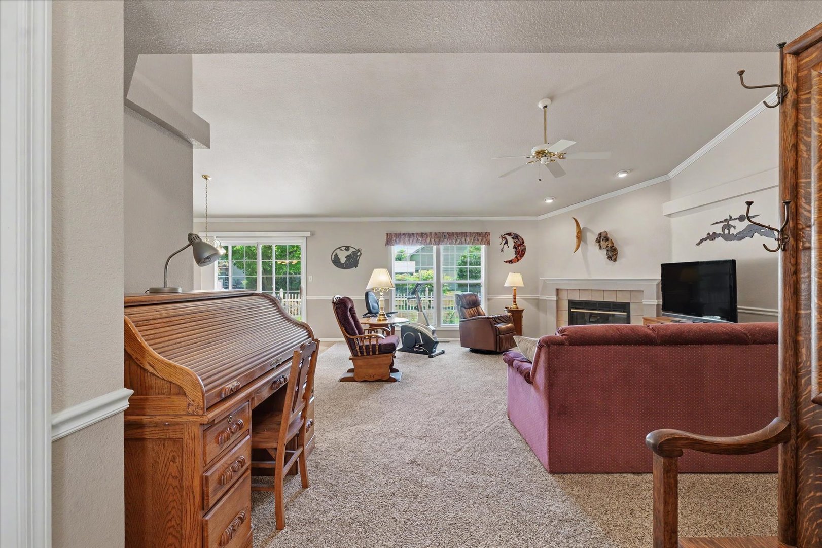 Photo 4 of 1507 E Grand Avenue