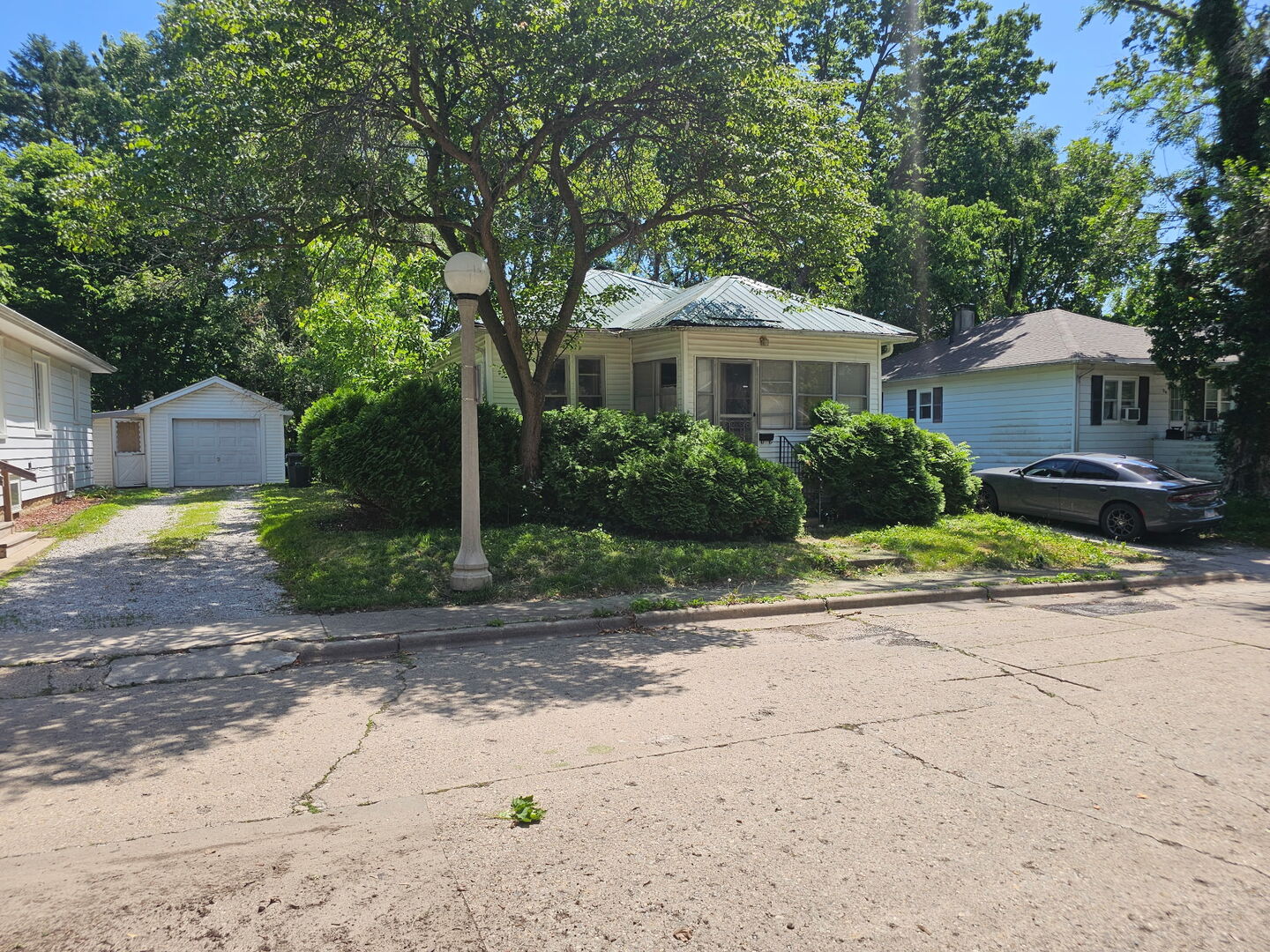 Photo 2 of 402 S Johnson Avenue