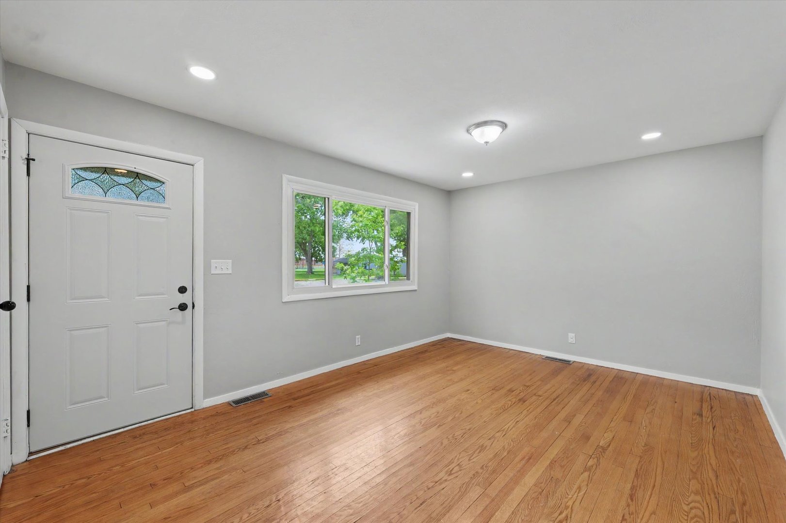 Photo 5 of 806 E Ethel Street