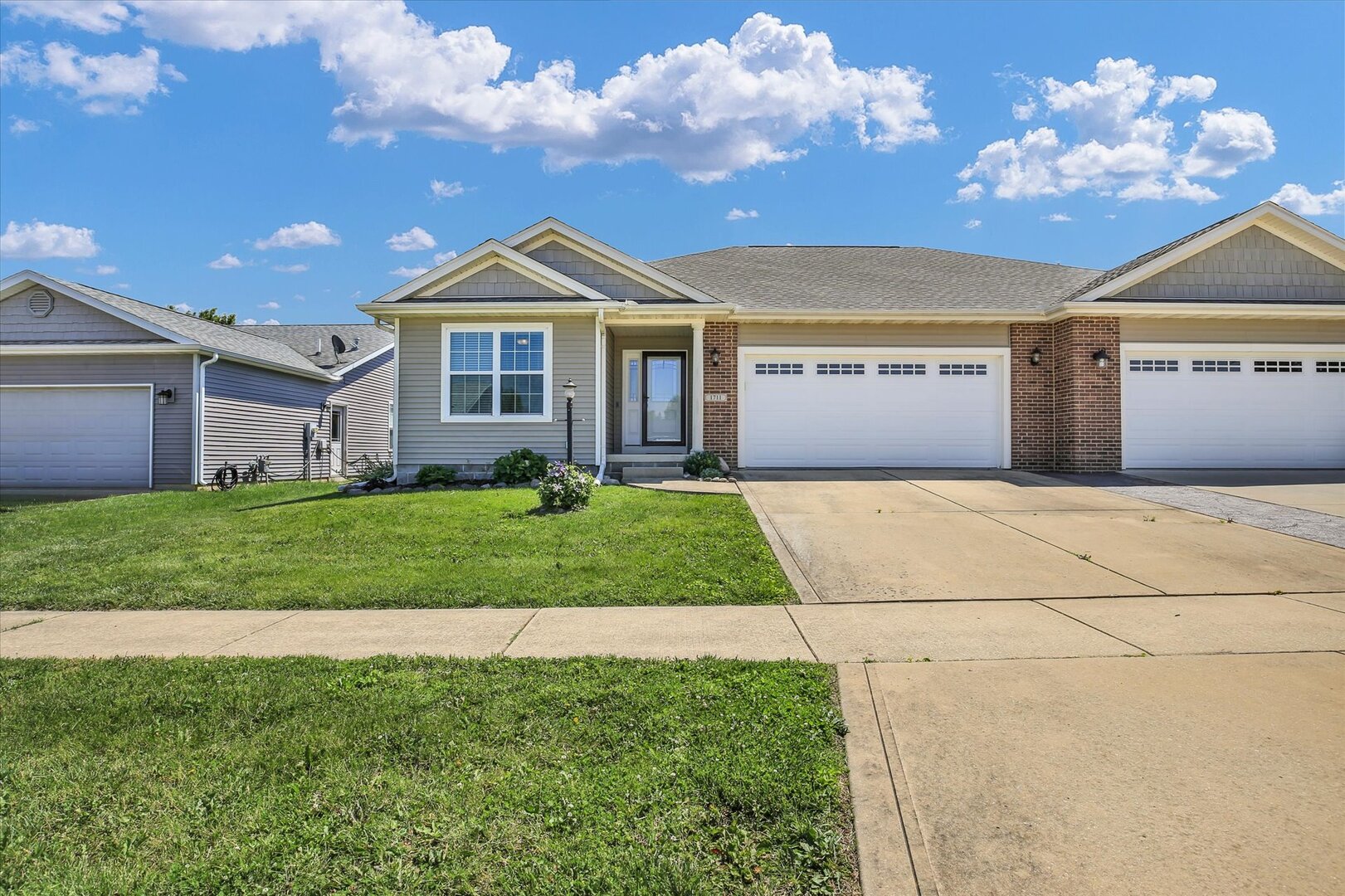 Photo of 1711 E Lexington Drive, Urbana, IL