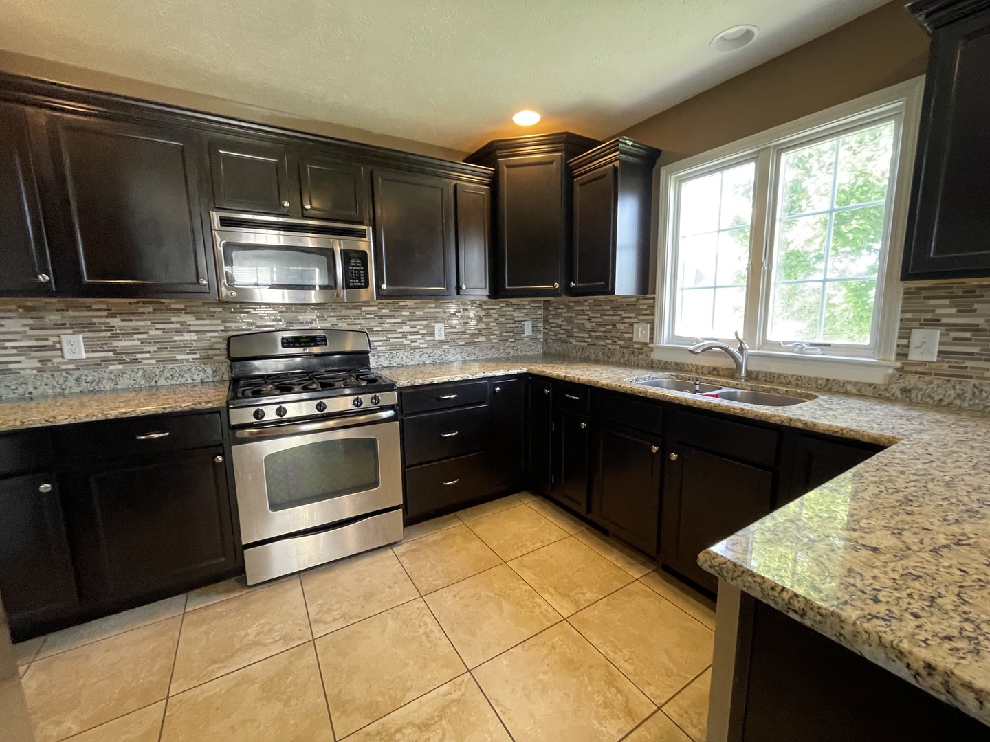 Photo 9 of 1807 Horizon Court