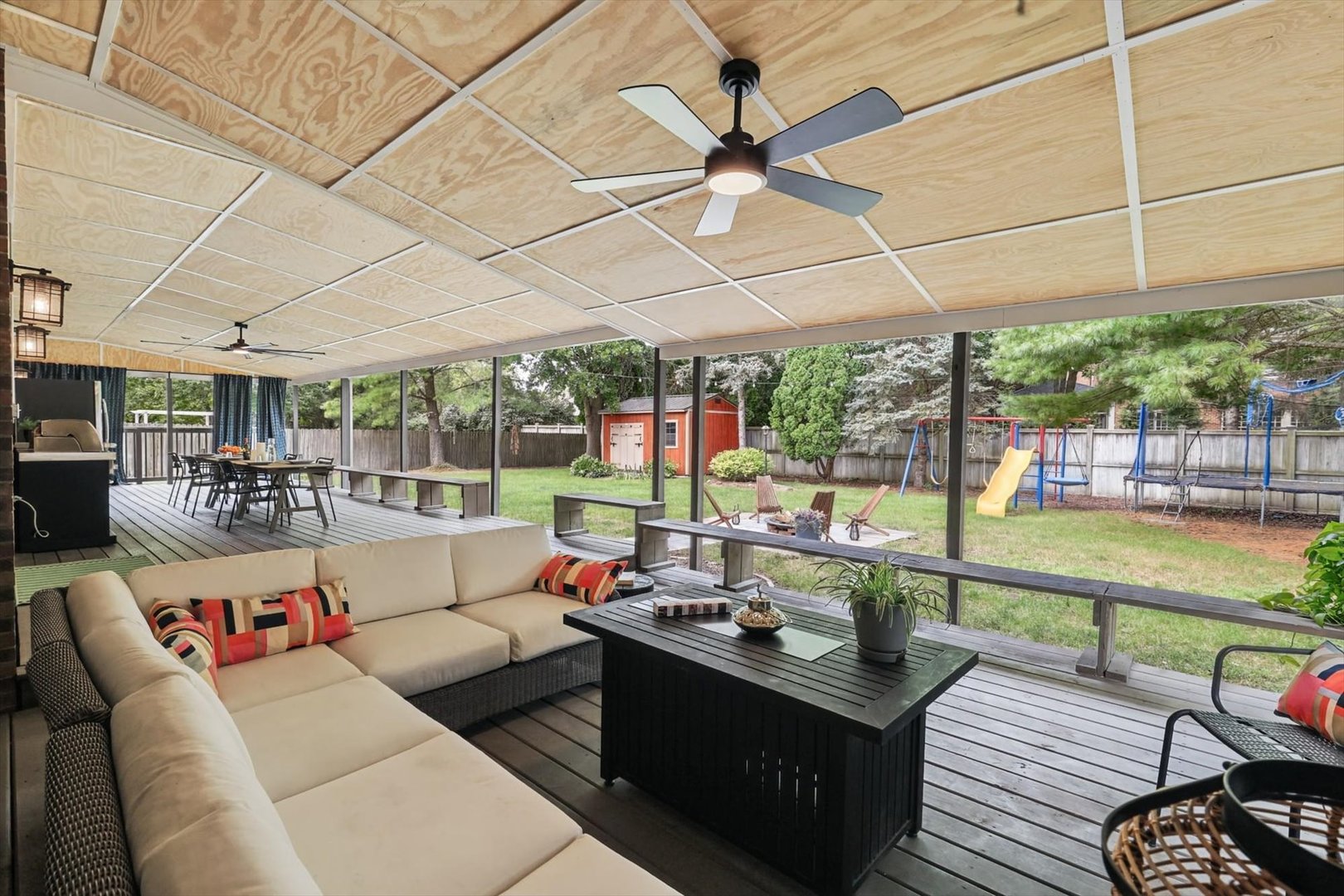 Ceiling fan with light