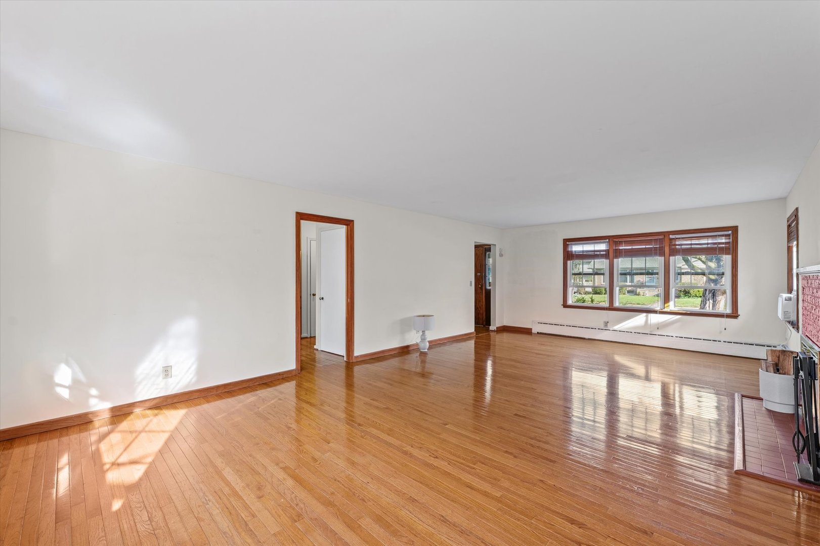 Photo 8 of 207 W Vermont Avenue