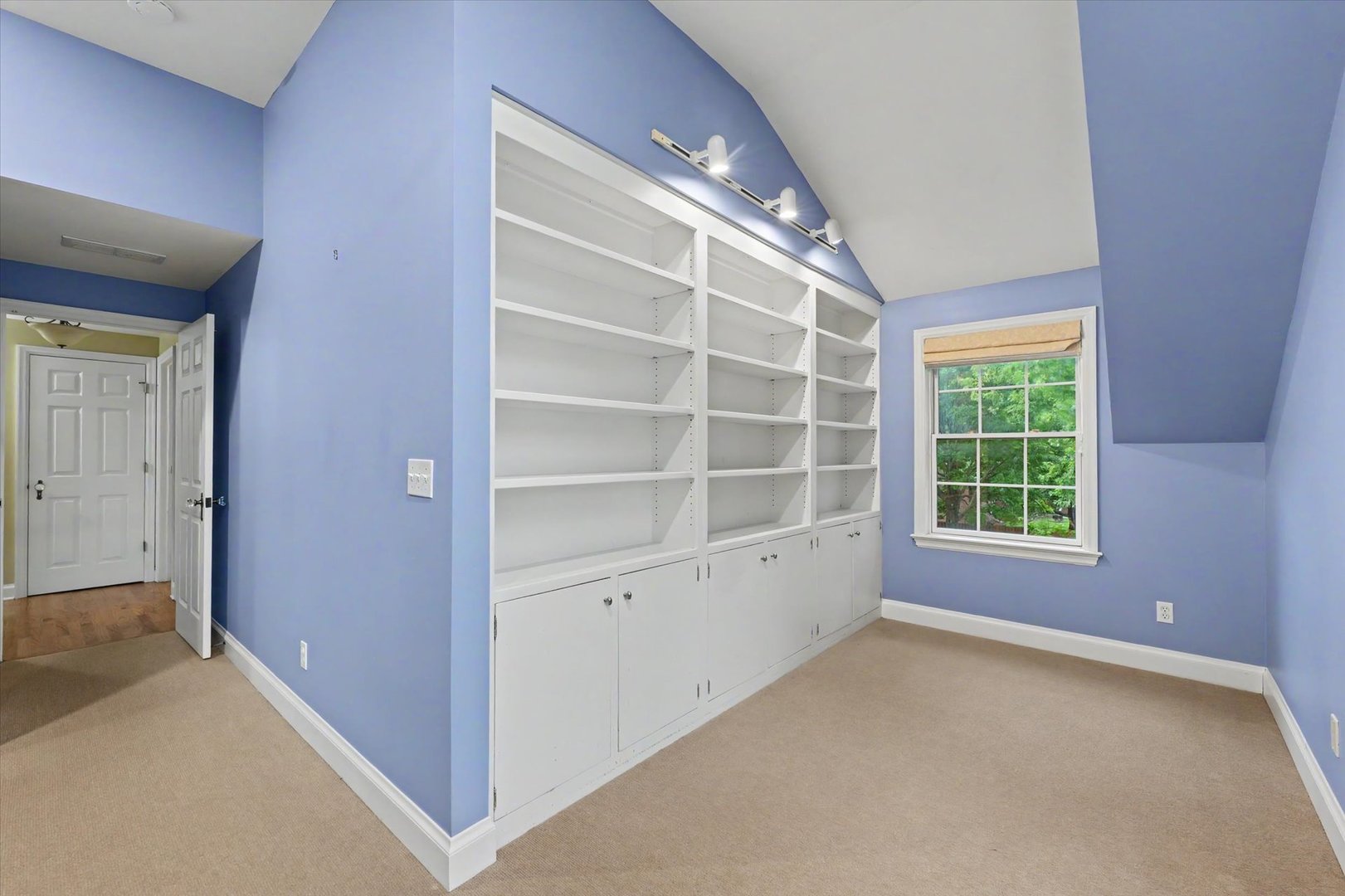 Primary suite - reader's nook