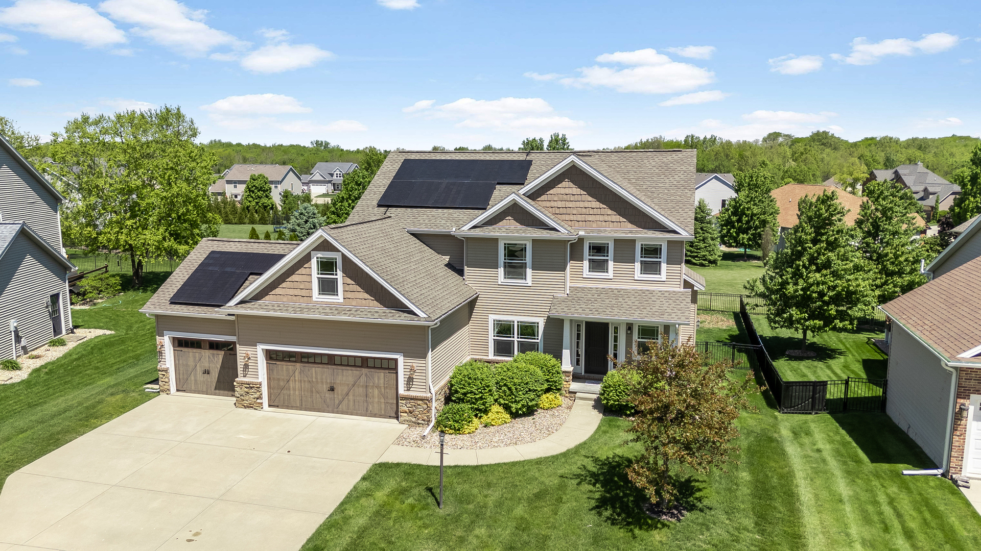 Photo of 1208 White Oak Road, Mahomet, IL