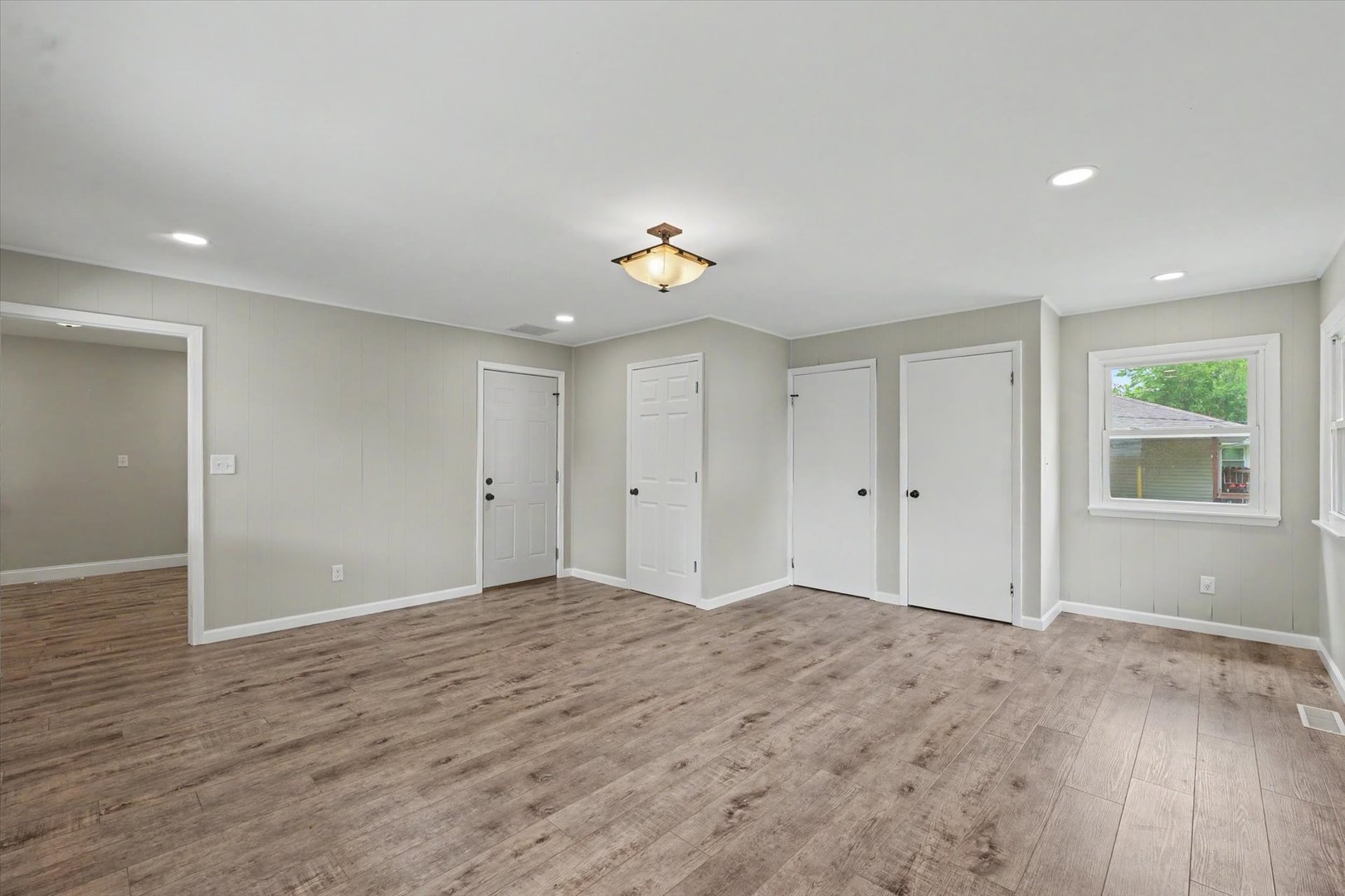 Photo 11 of 806 E Ethel Street