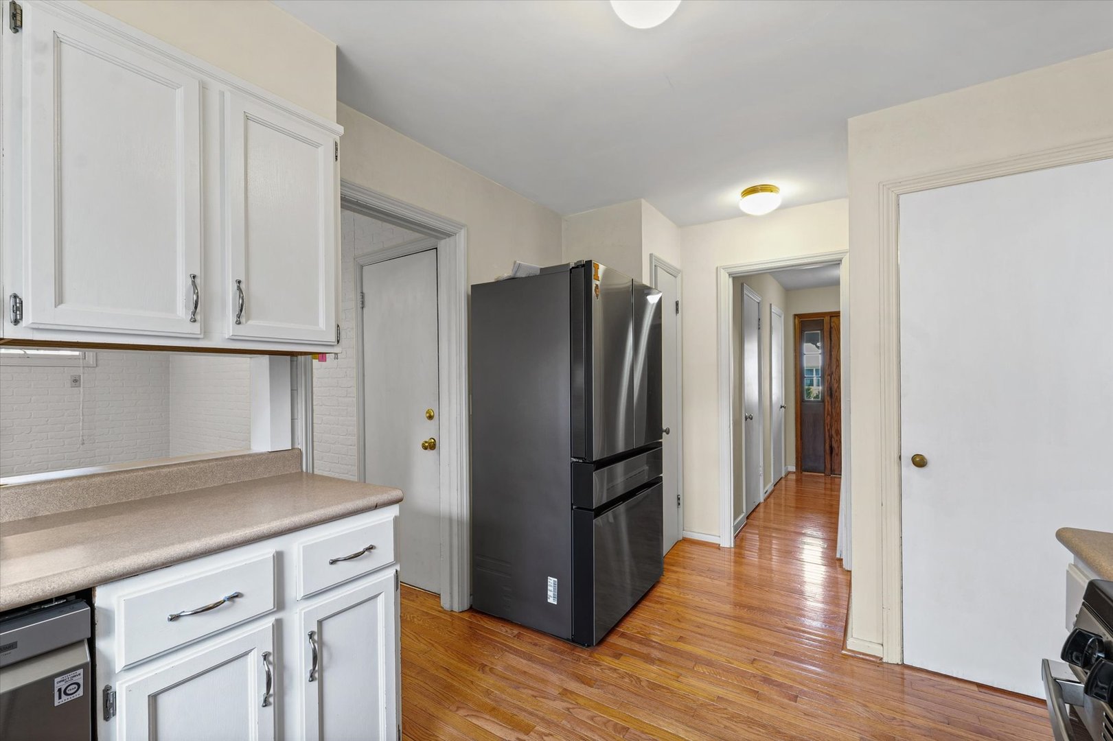 Photo 11 of 207 W Vermont Avenue