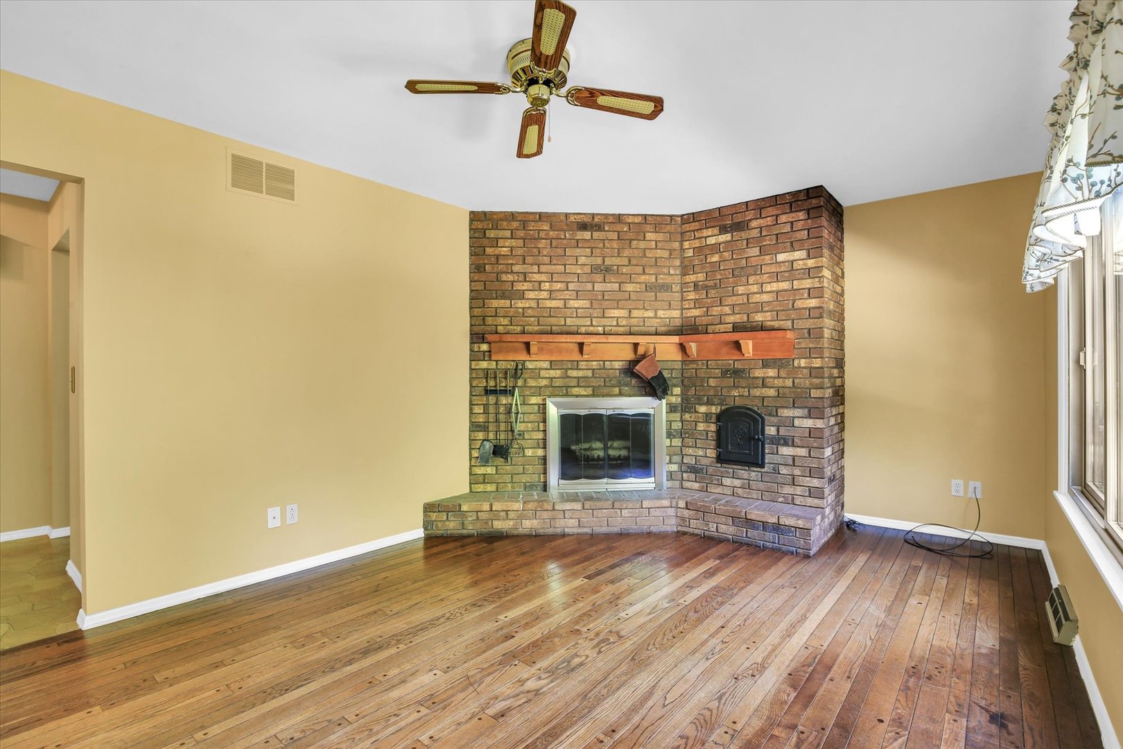 Photo 9 of 28 Dunlap Drive