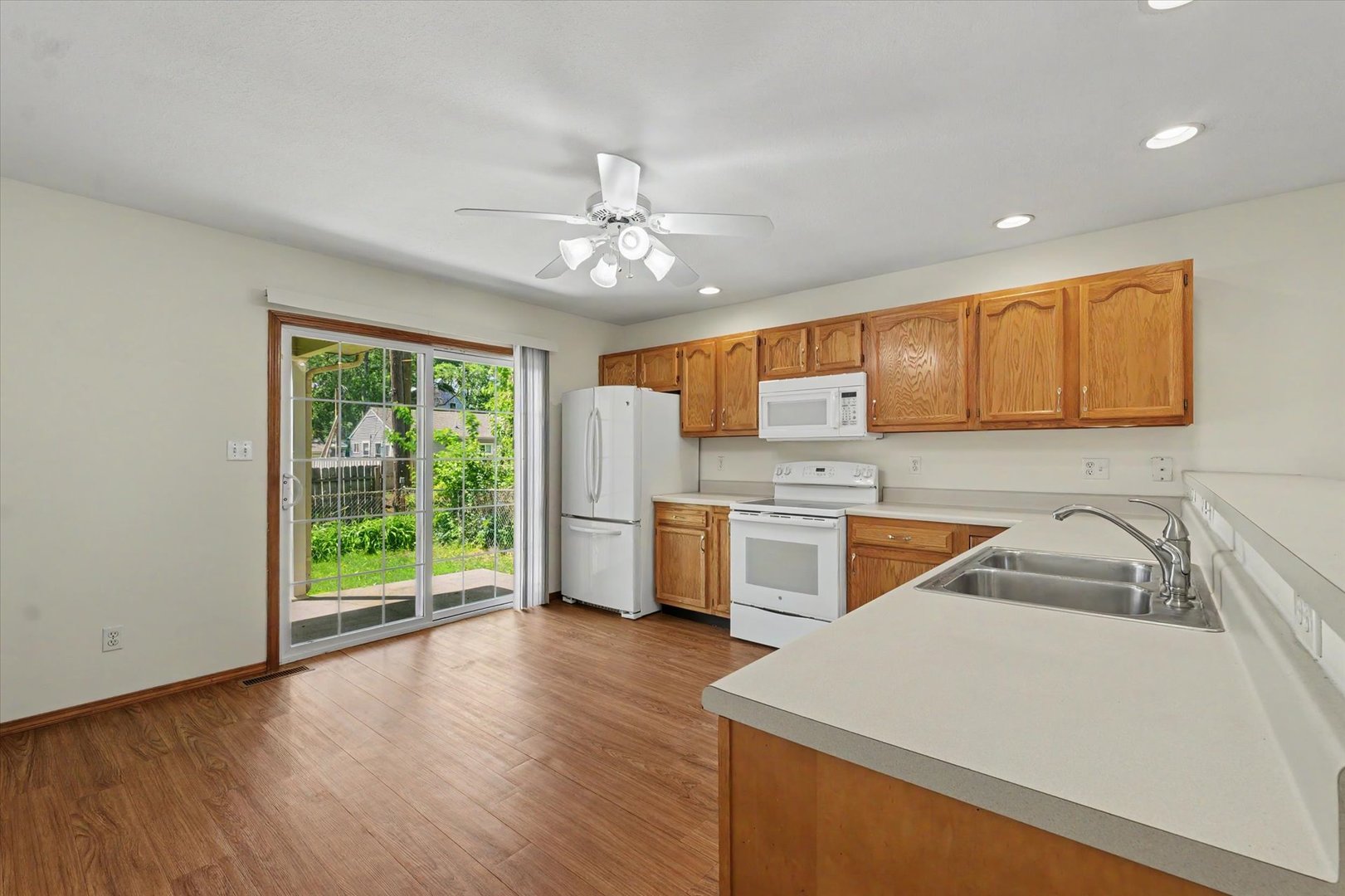 Photo 9 of 905 S Cottage Grove Avenue