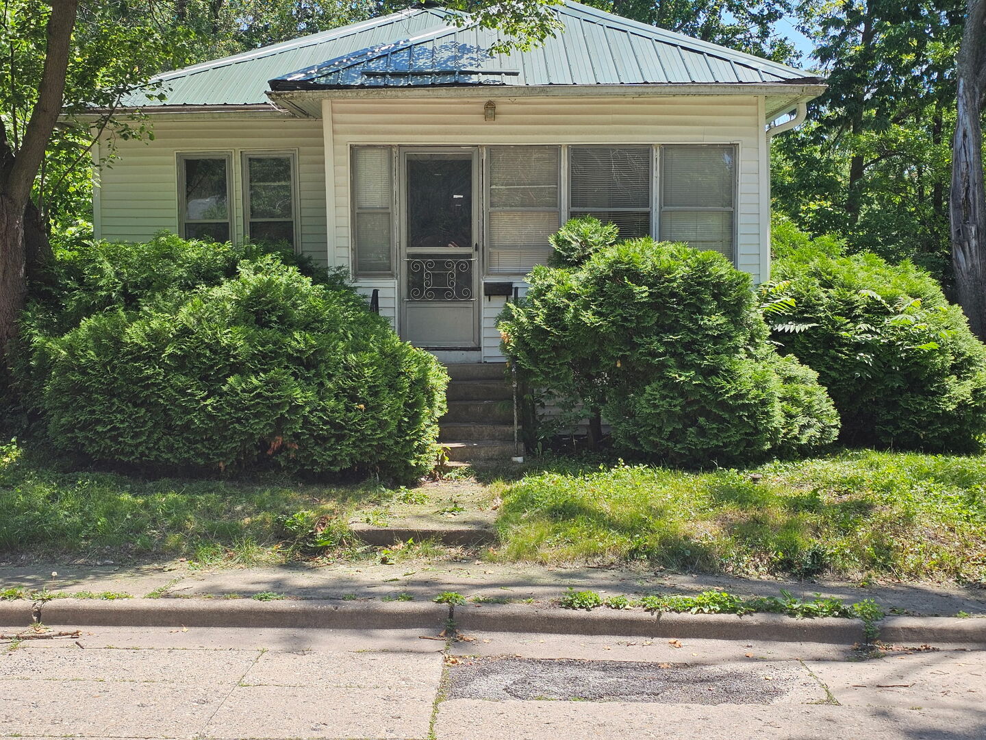 Photo of 402 S Johnson Avenue, Urbana, IL