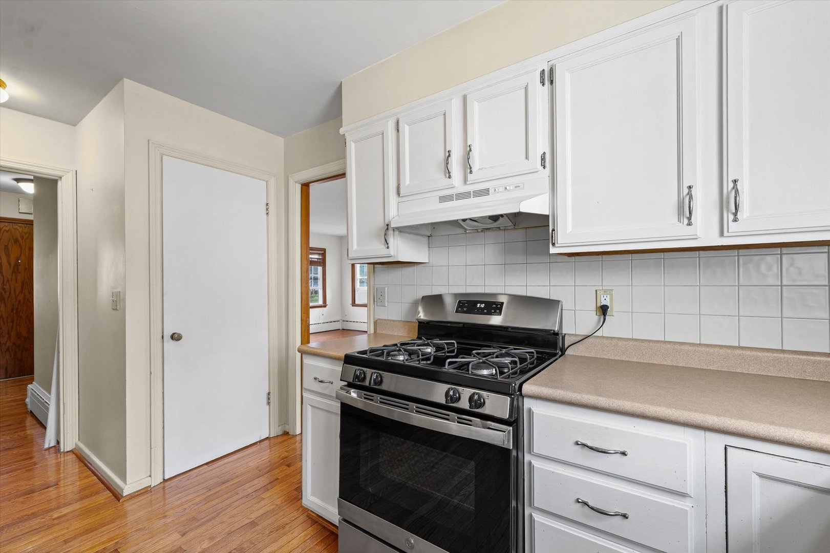 Photo 12 of 207 W Vermont Avenue