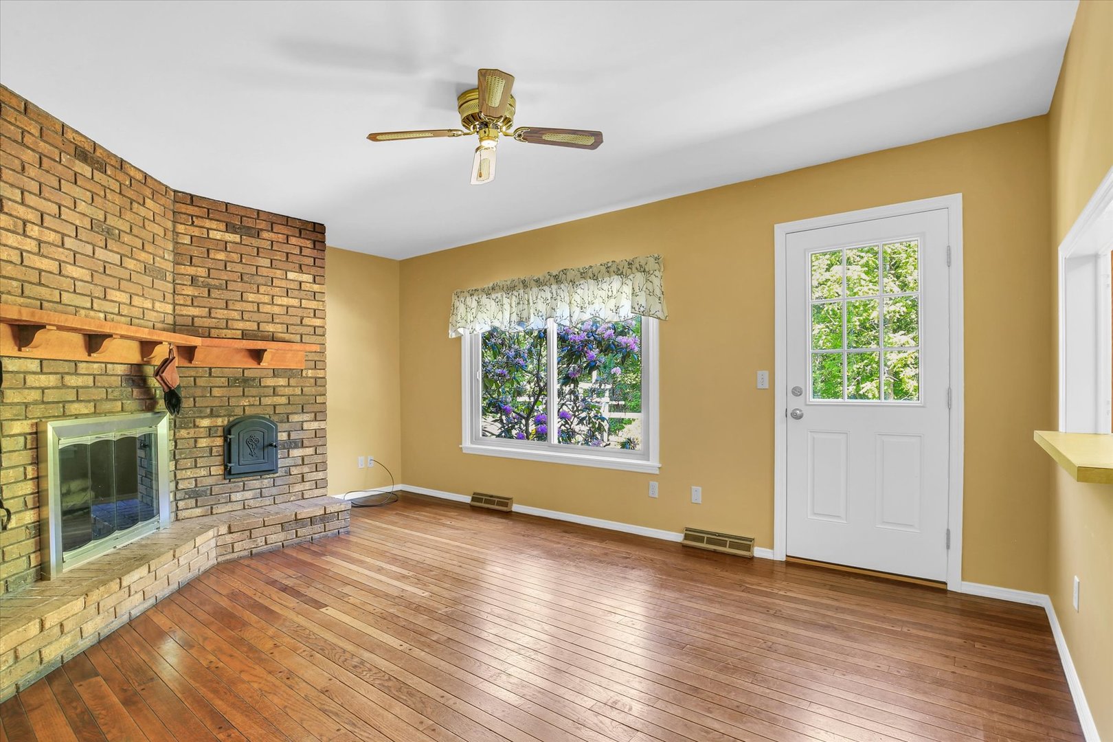 Photo 8 of 28 Dunlap Drive