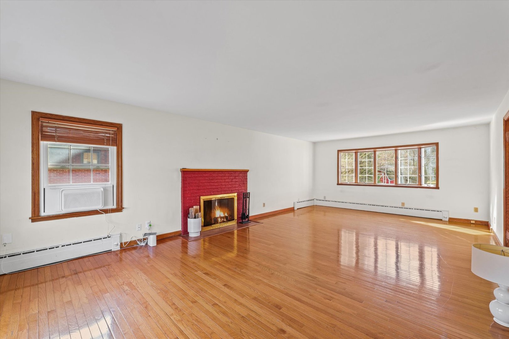 Photo 6 of 207 W Vermont Avenue