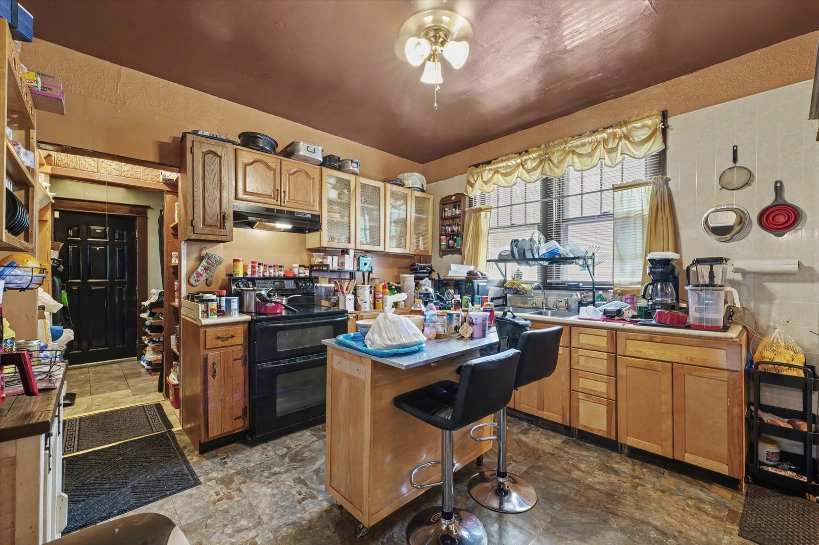 Photo 10 of 212 E Hill Street