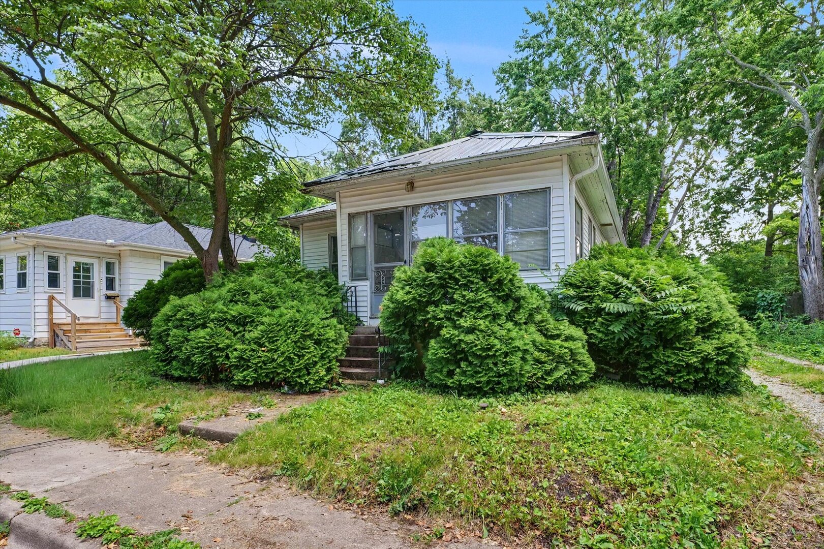 Photo 5 of 402 S Johnson Avenue