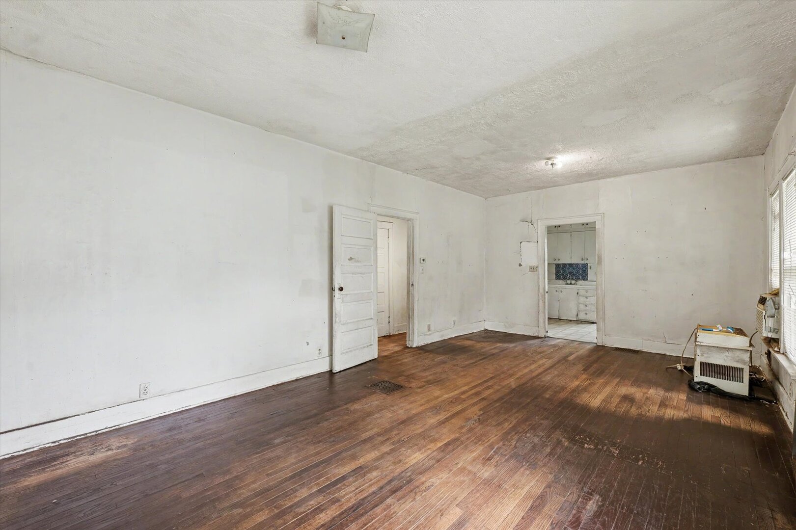Photo 11 of 402 S Johnson Avenue