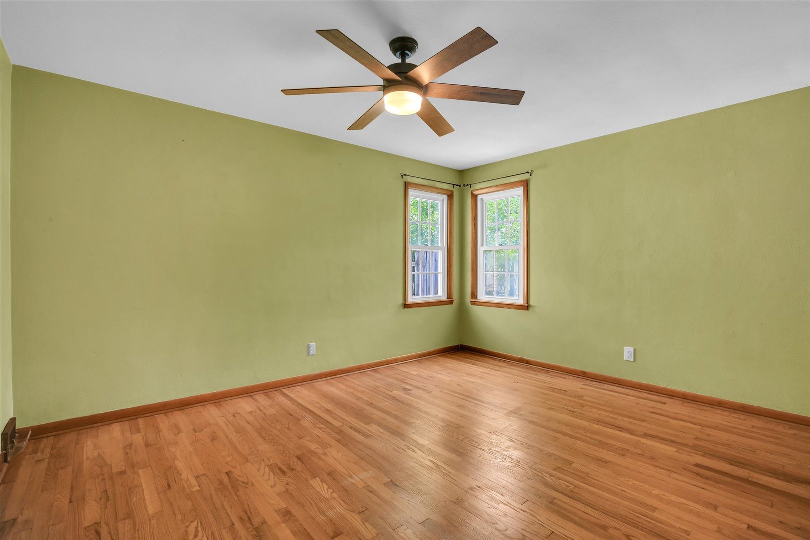 Photo 16 of 1108 S Mattis Avenue