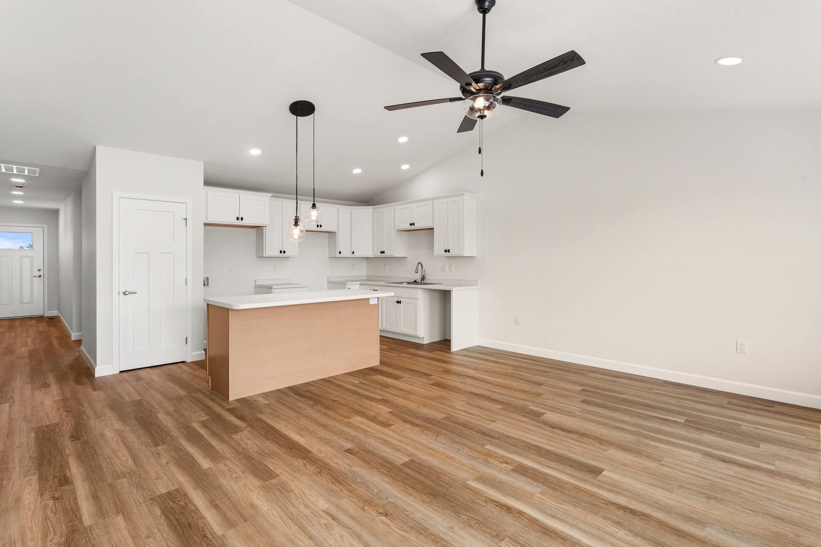 Kitchen/Eating Area