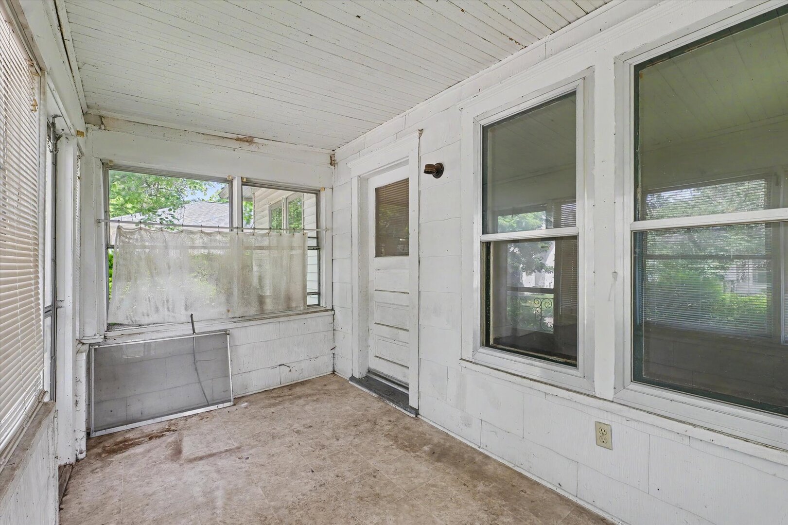 Photo 8 of 402 S Johnson Avenue